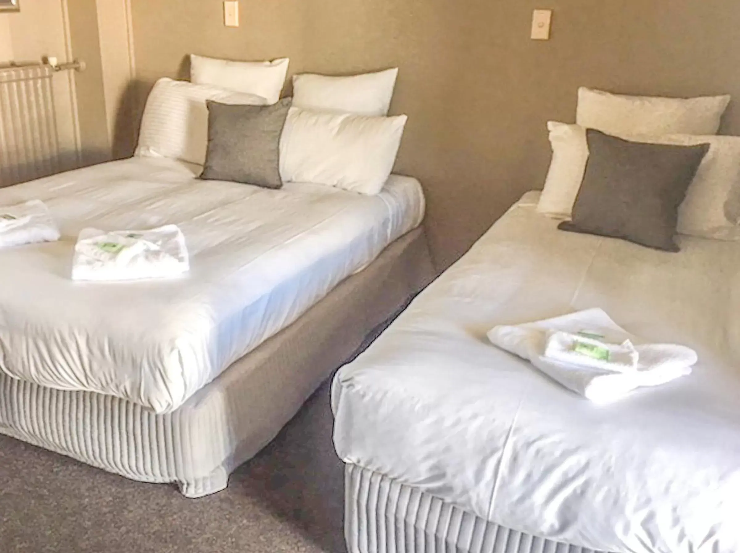 Double Room with Extra Bed in Commercial Hotel Motel Lithgow Double Room with Extra Bed in Commercial Hotel Motel Lithgow