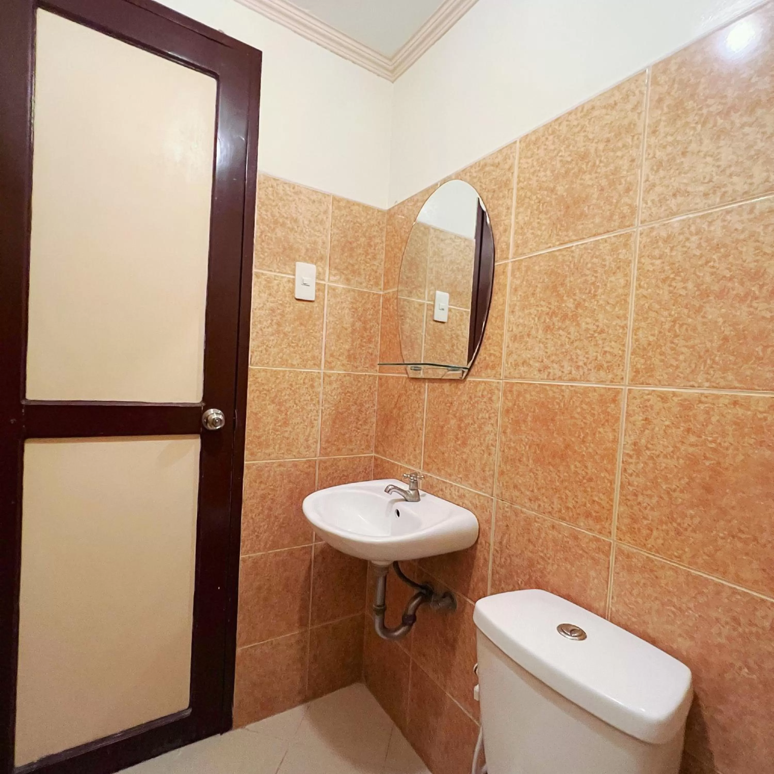 Toilet in Balayong Pension