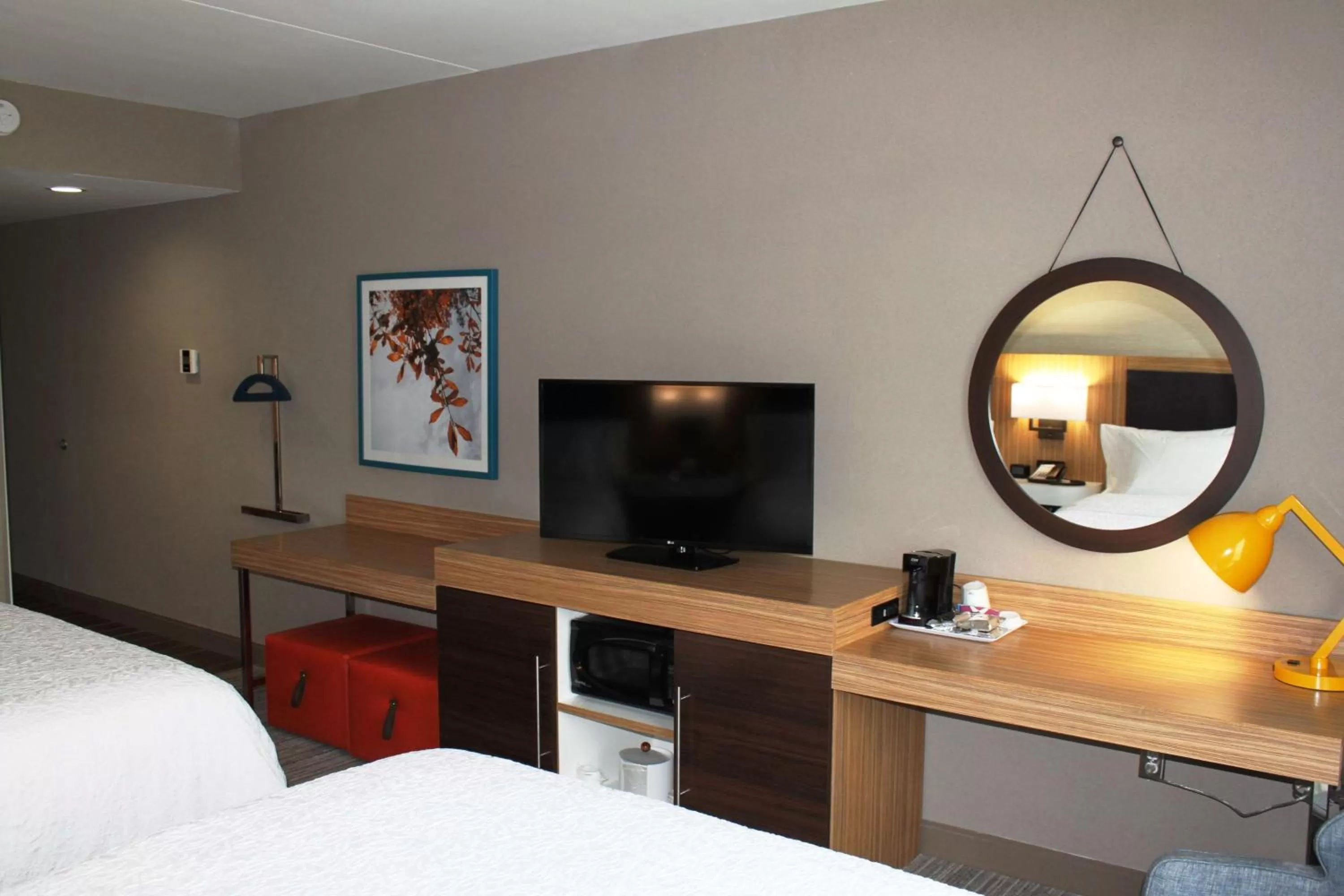 Bedroom, Bed in Hampton Inn Forsyth