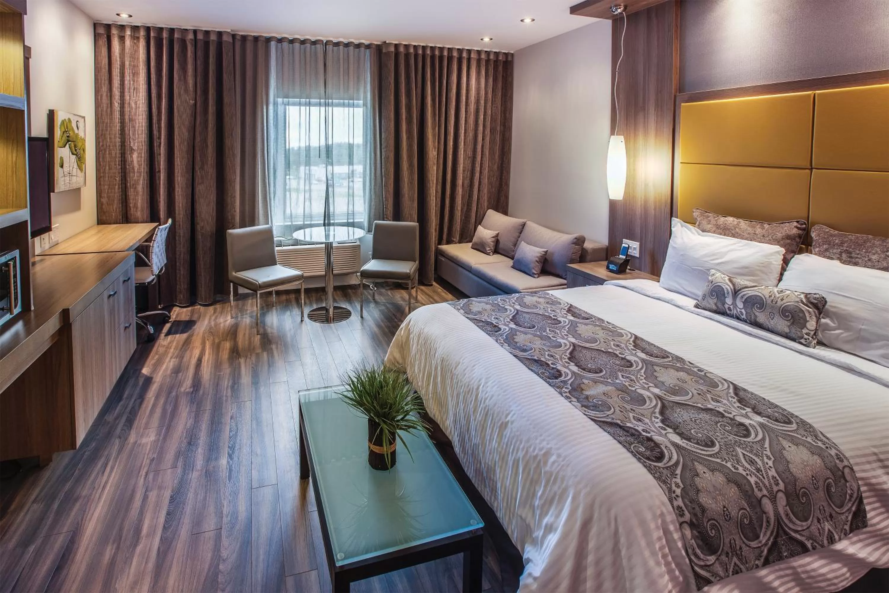 Photo of the whole room, Bed in Hôtel Universel, Centre de congrès Rivière-du-Loup