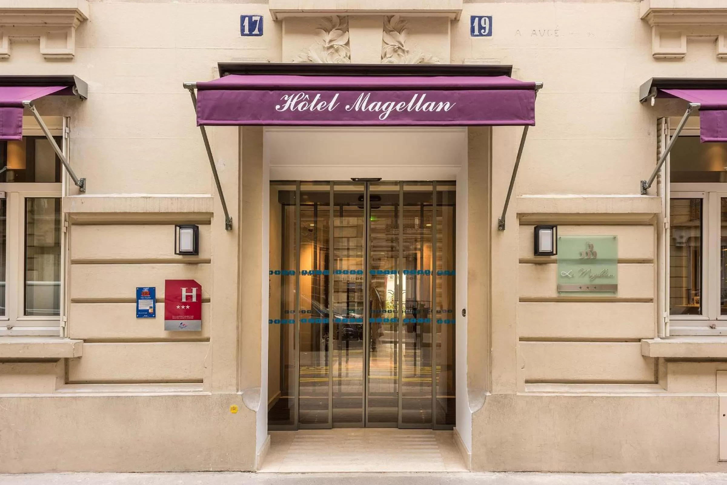Facade/entrance in Hôtel Magellan