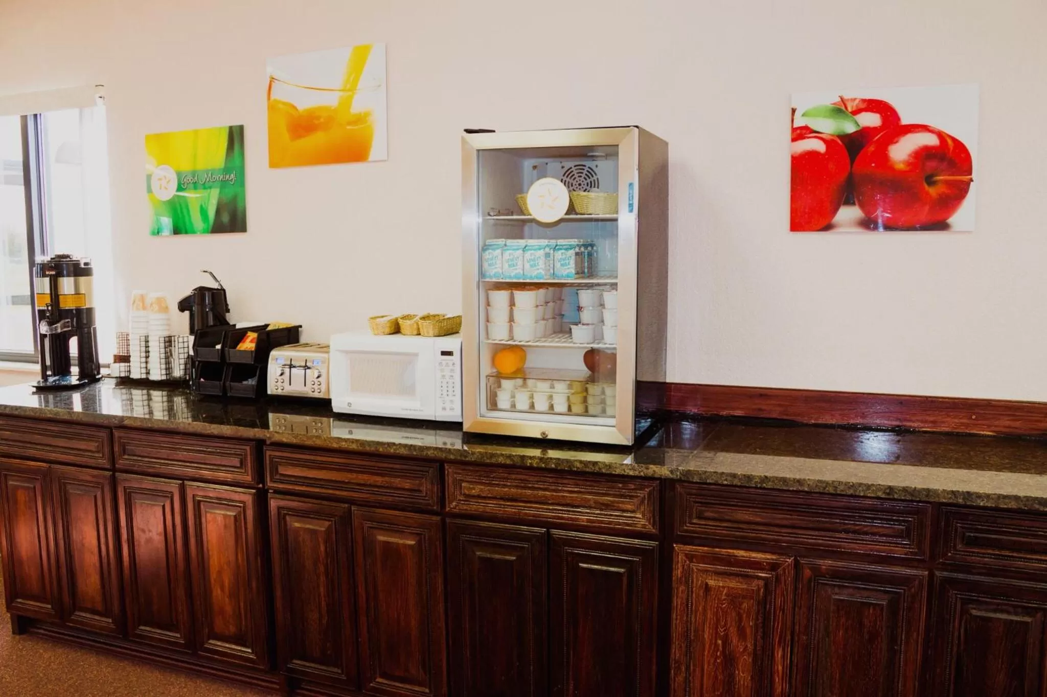 Continental breakfast in Americas Best Value Inn-Fredonia