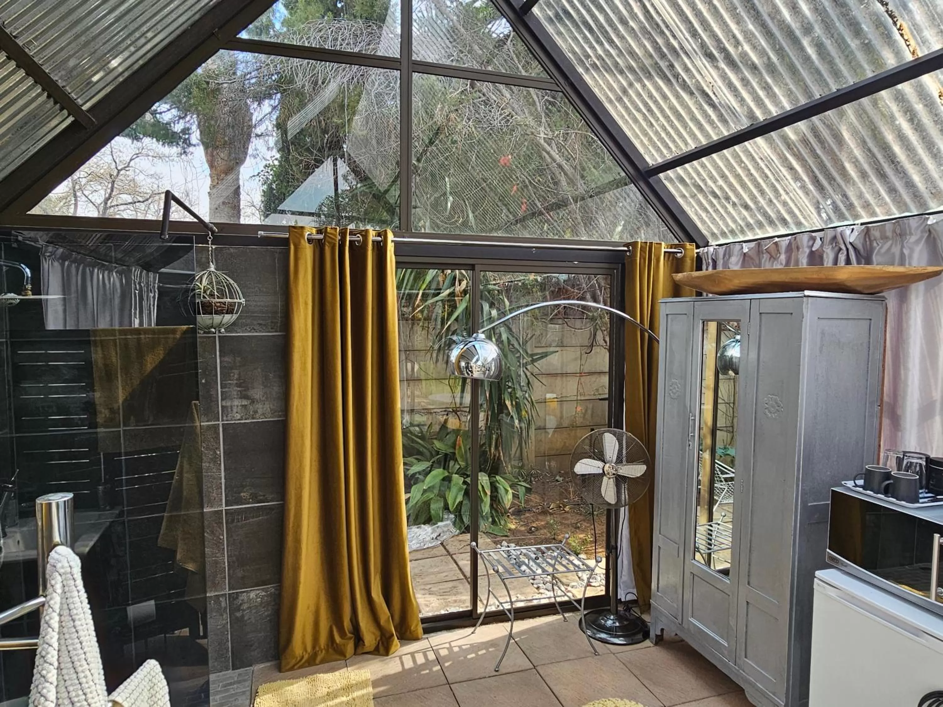 minibar in 51on Church