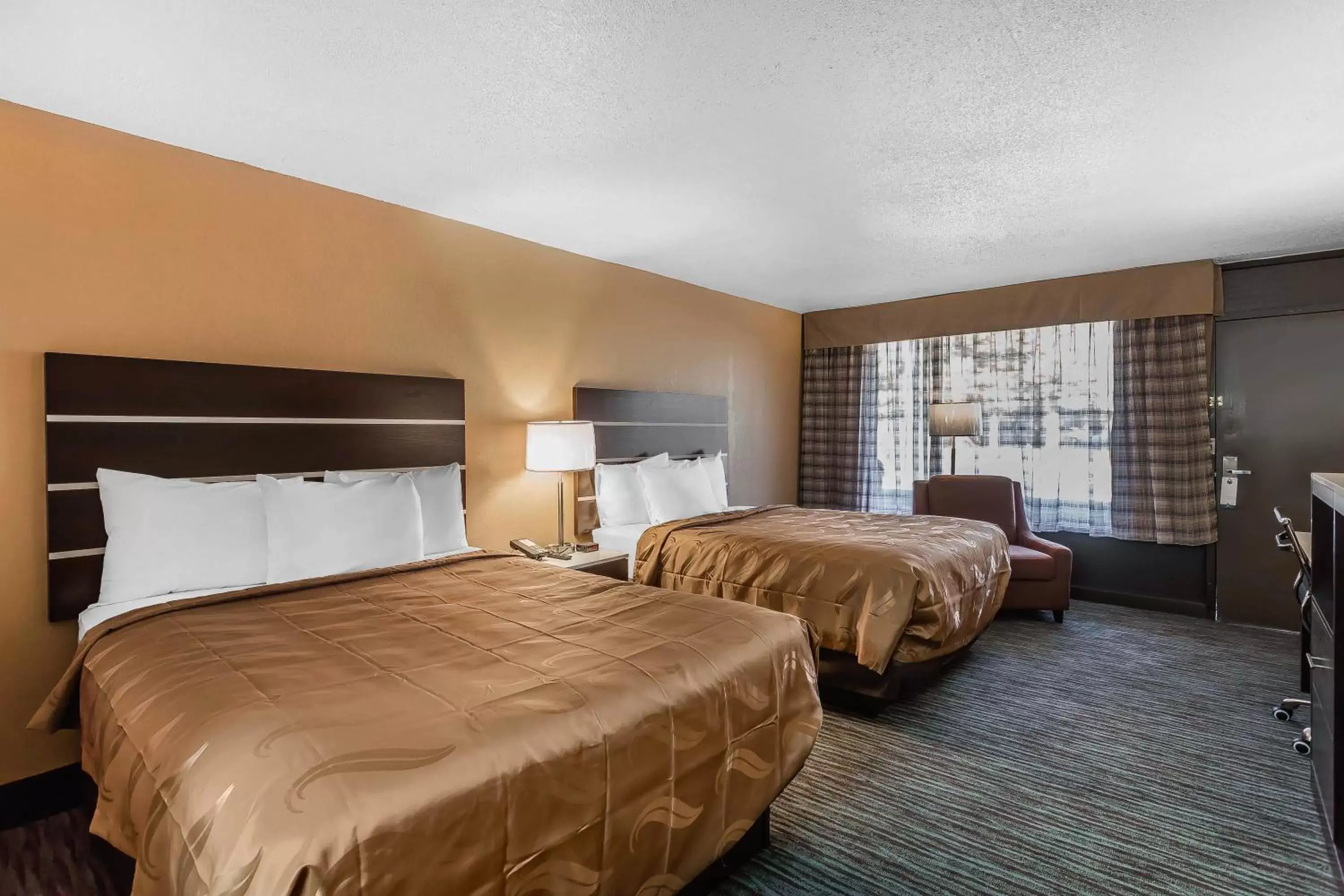 Queen Room with Two Queen Beds - Smoking in Quality Inn South Boston - Danville East Queen Room with Two Queen Beds - Smoking in Quality Inn South Boston - Danville East