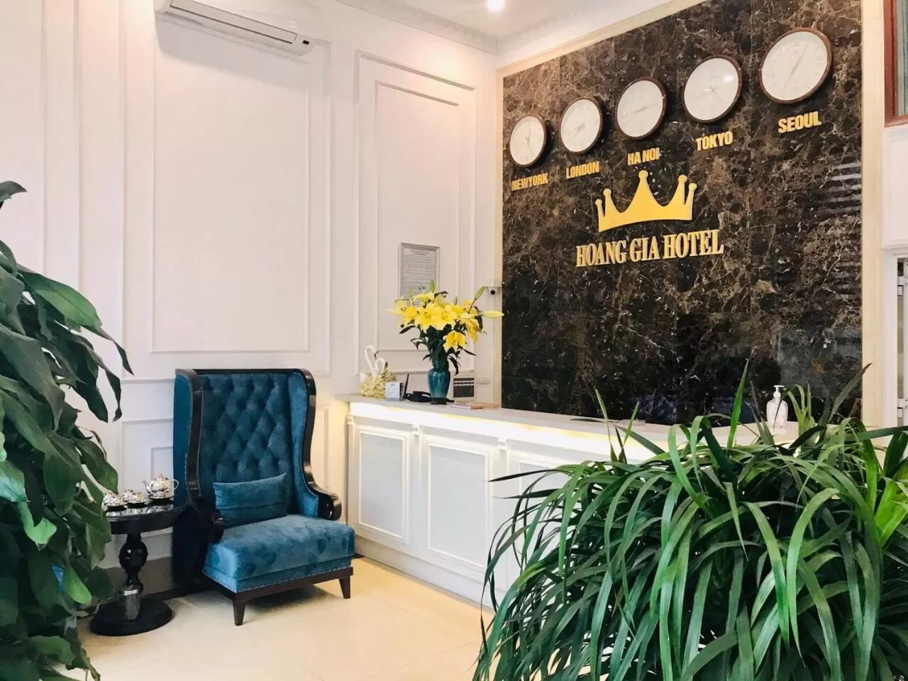 concierge in Hoàng Gia Hotel Nhân Hòa