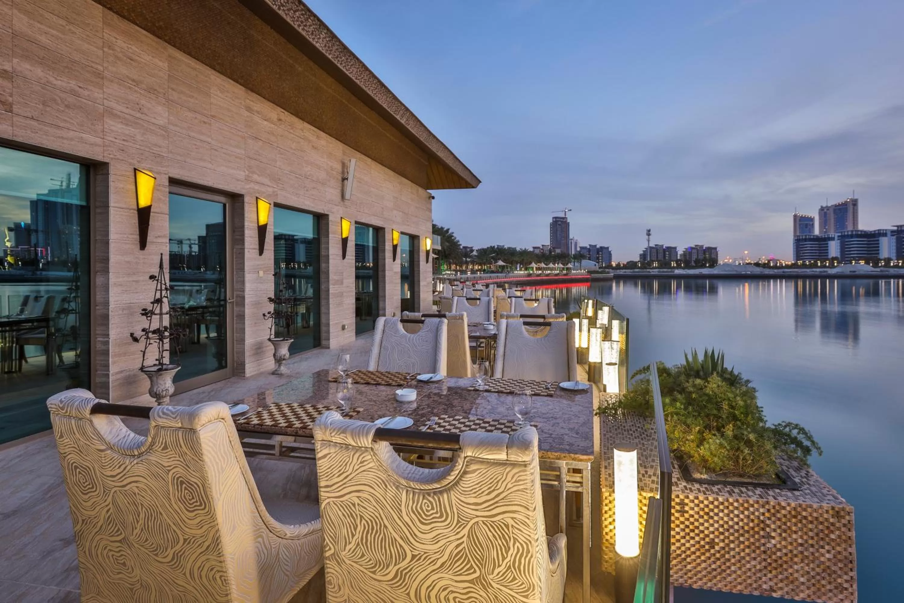 Restaurant/places to eat in Reef Boutique Hotel