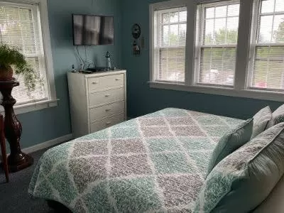 Bed in Chateau Country Inn and Captain's Cottage