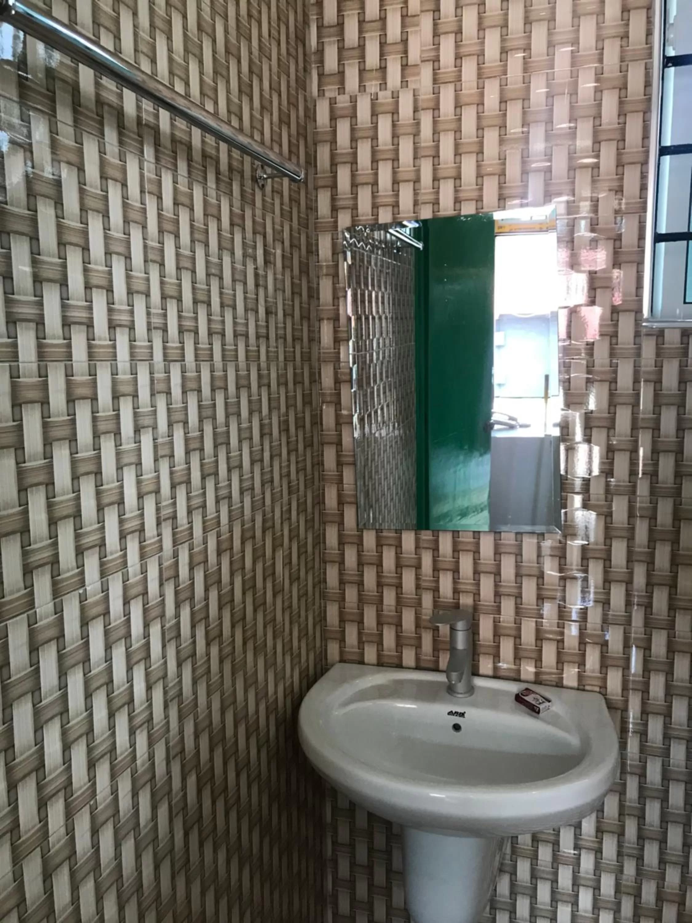 Bathroom in L&J Modern Backpackers Kinondoni