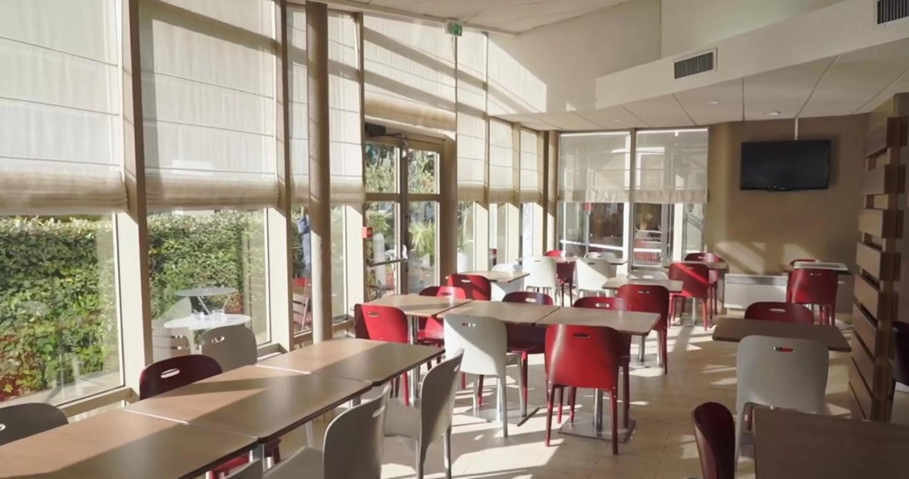 Restaurant/places to eat in Campanile Paris Ouest - Gennevilliers Barbanniers