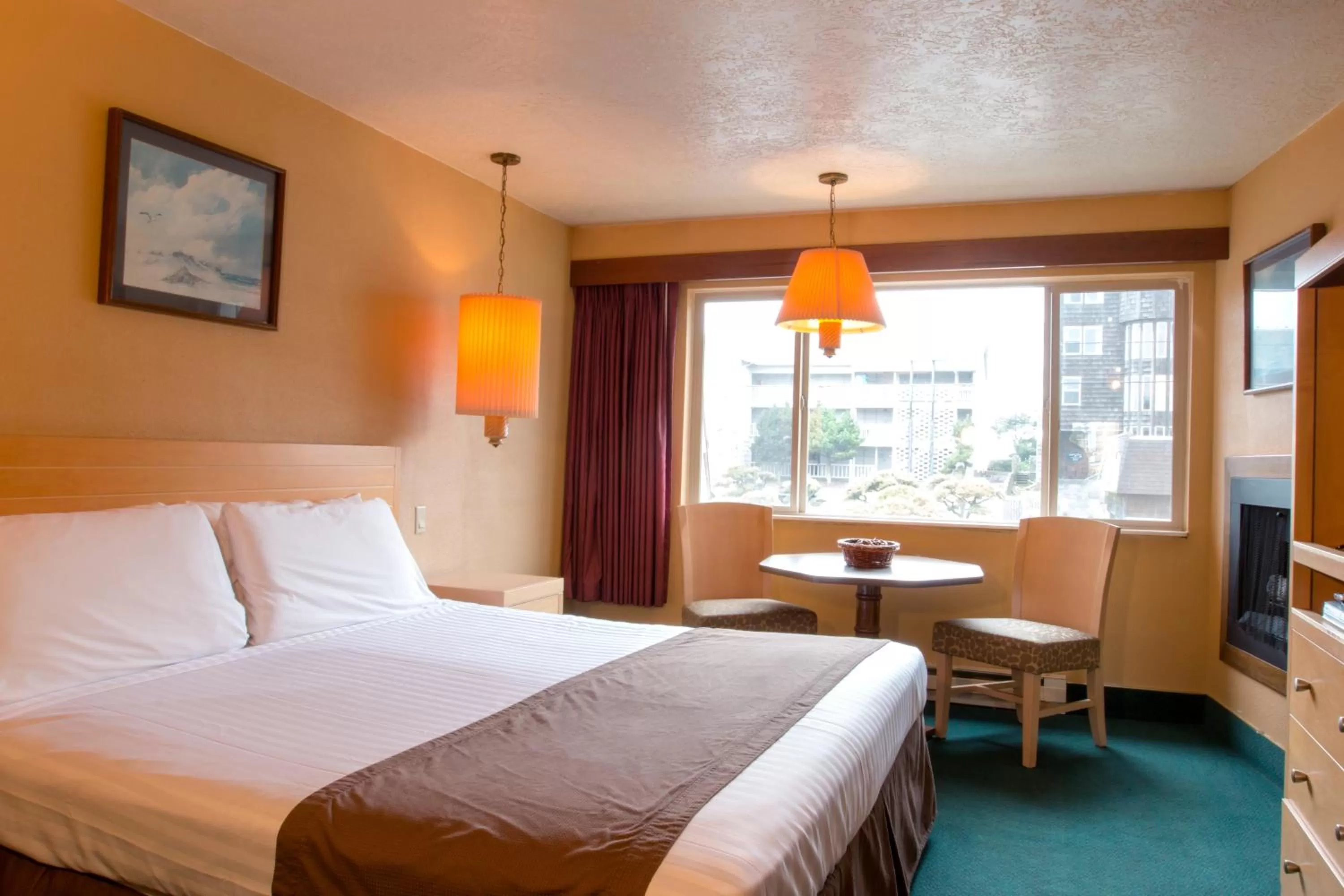 Day, Bed in Hi Tide Oceanfront Inn