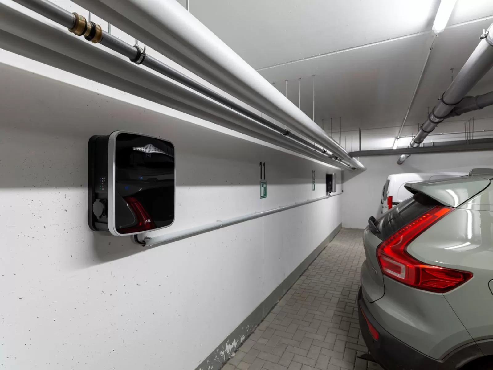 Property building, Kitchen/Kitchenette in GLEUEL INN - digital hotel & serviced apartments & boardinghouse mit voll ausgestatteten Küchen