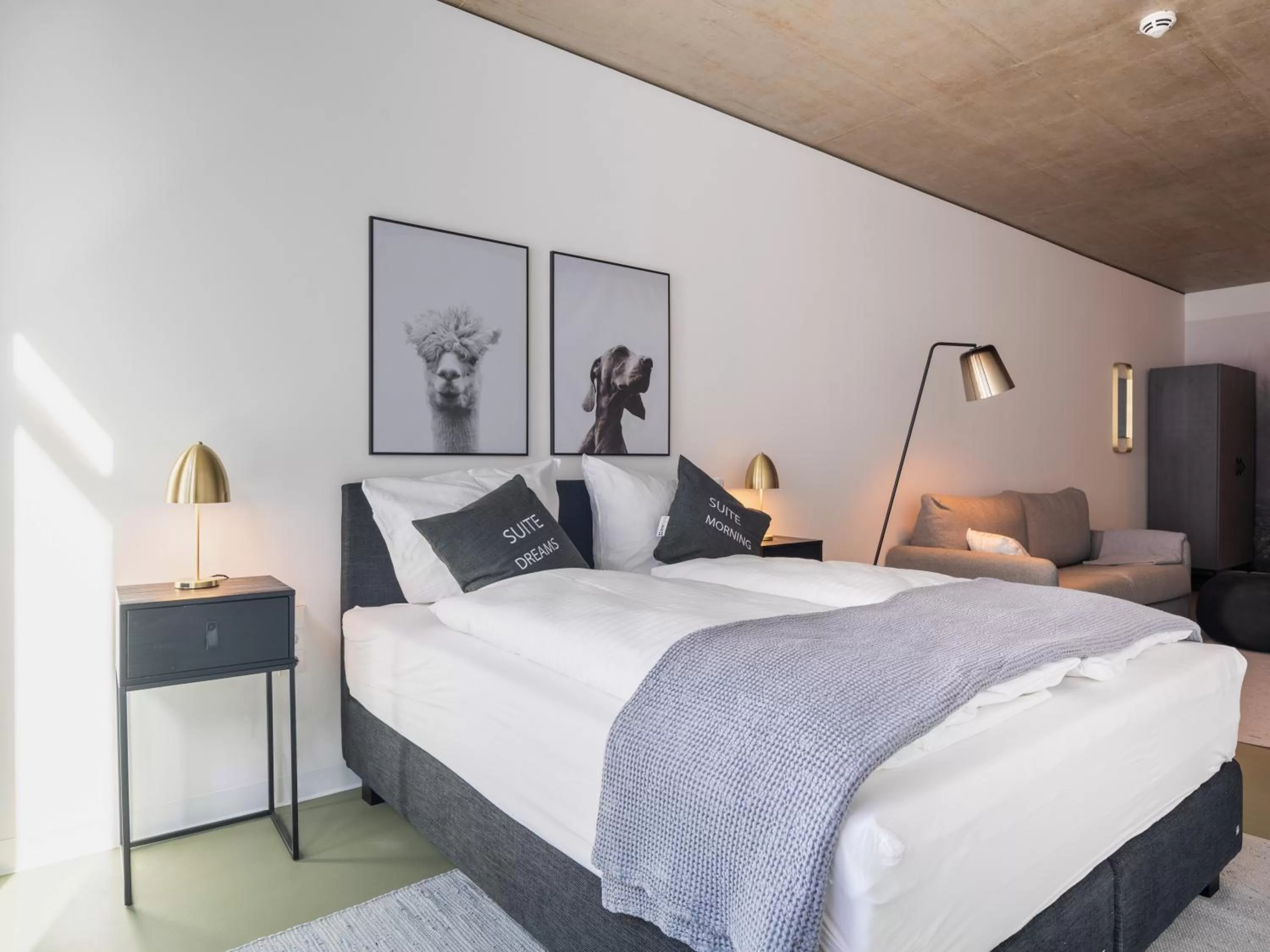 Bed in Limehome Erfurt Maximilian Welsch Str