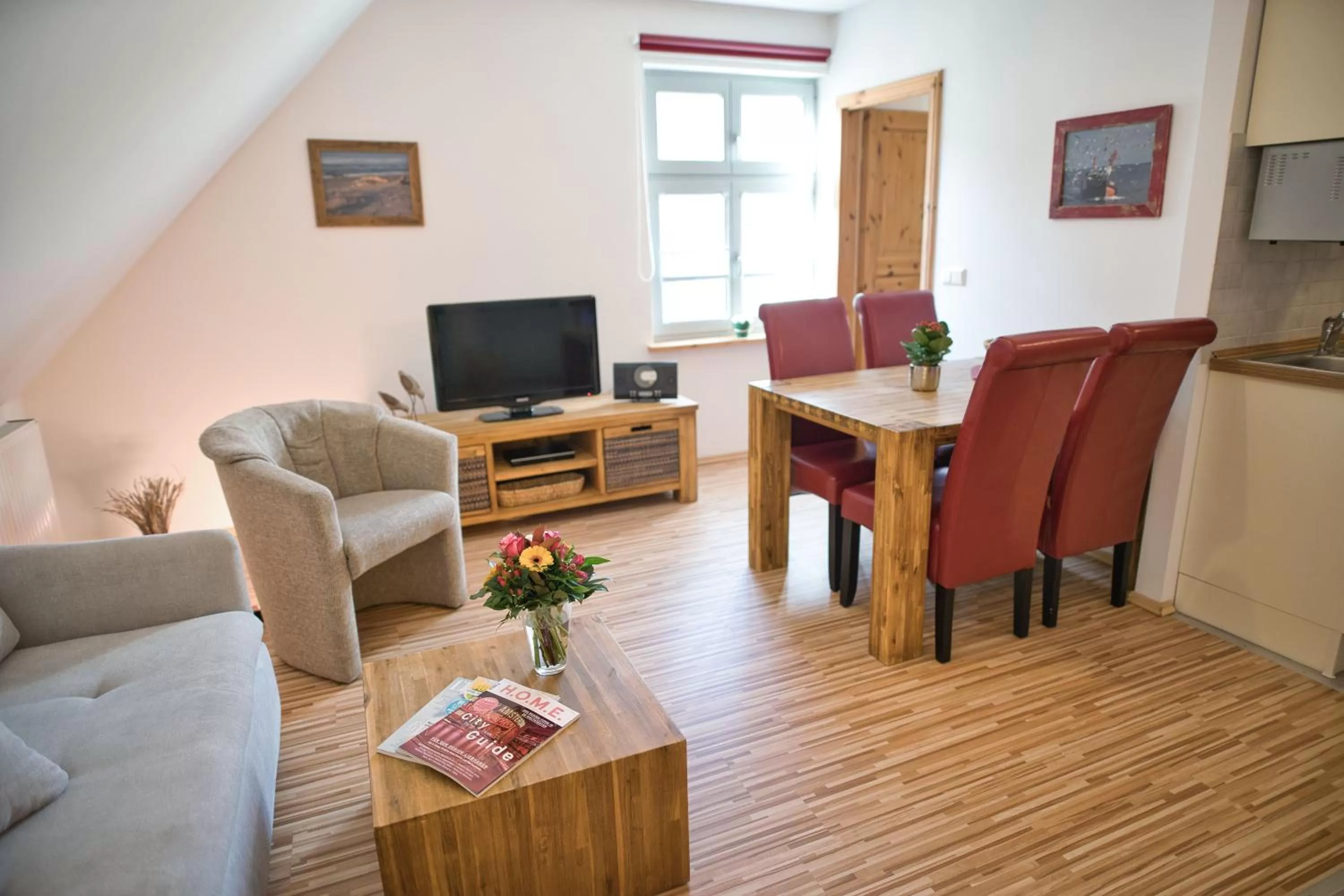 TV/Entertainment Center in Zum Goldenen Anker