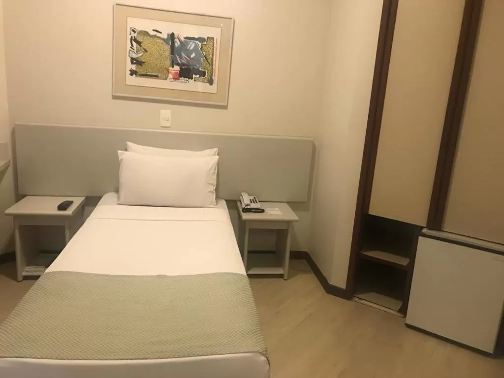 Bedroom, Bed in Boulevard Express