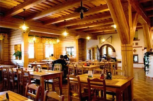 Restaurant/places to eat in Motel Roubenka
