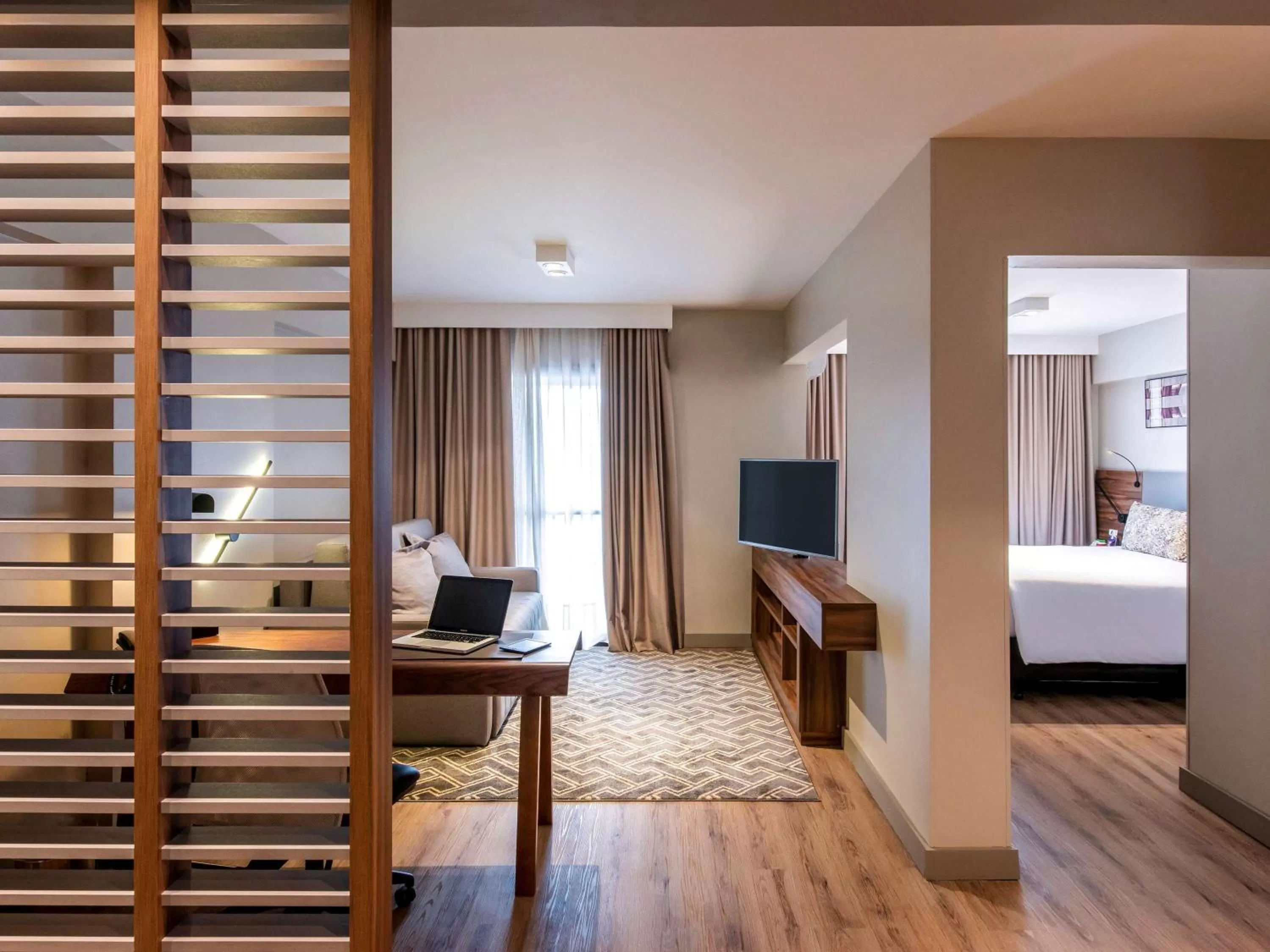 Photo of the whole room, Bed in Mercure Curitiba Batel