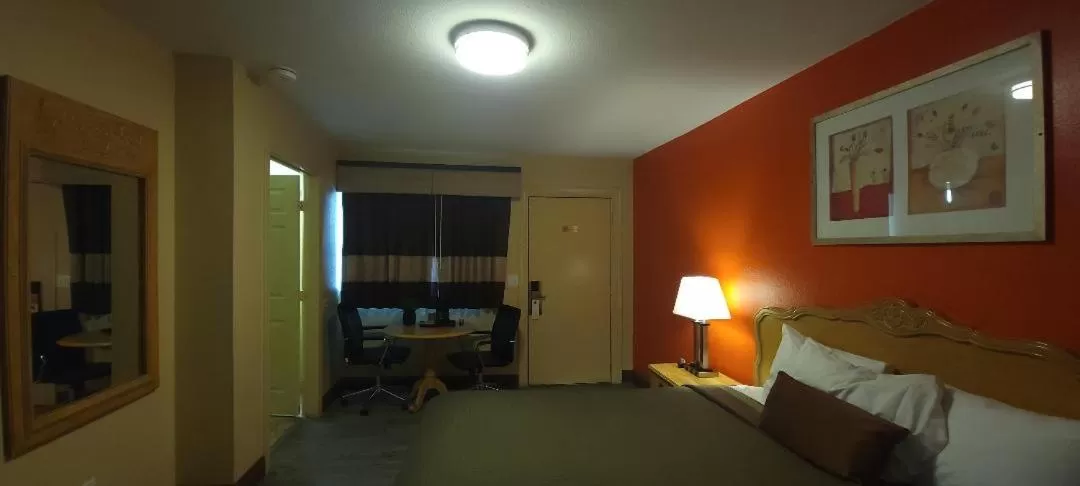 Photo of the whole room in Lakeview Inn