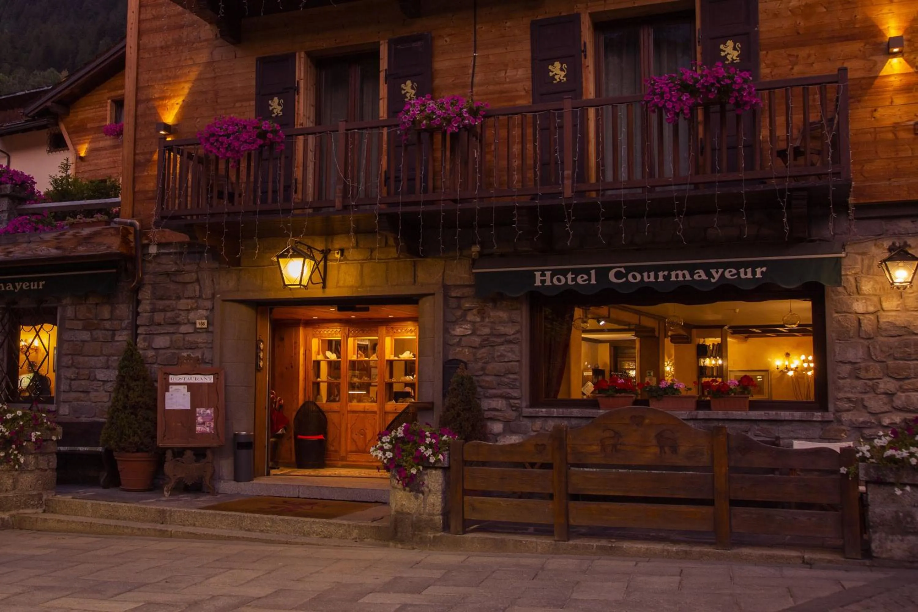 Facade/entrance in Hotel Courmayeur