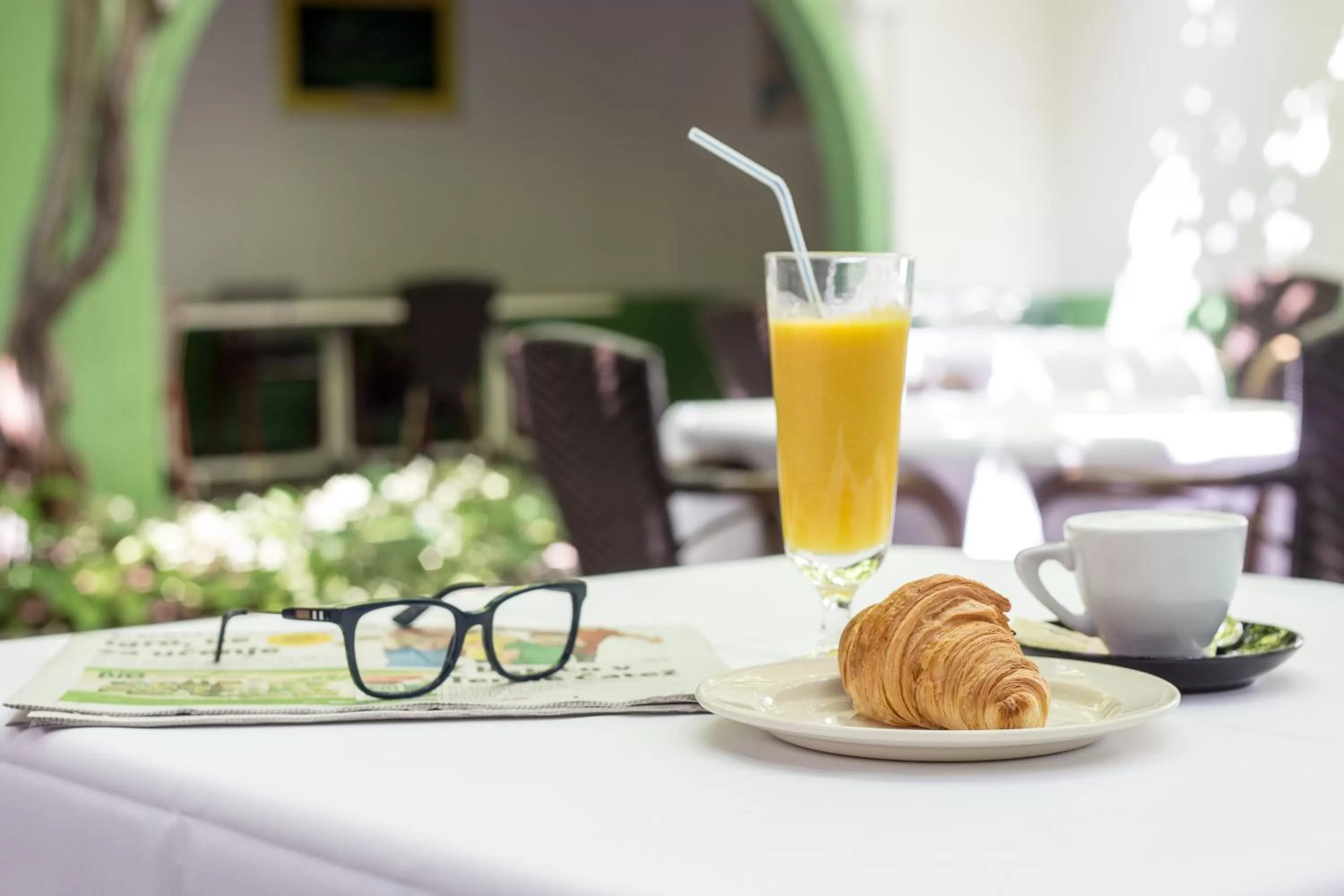 Restaurant/places to eat in Hotel Mrak