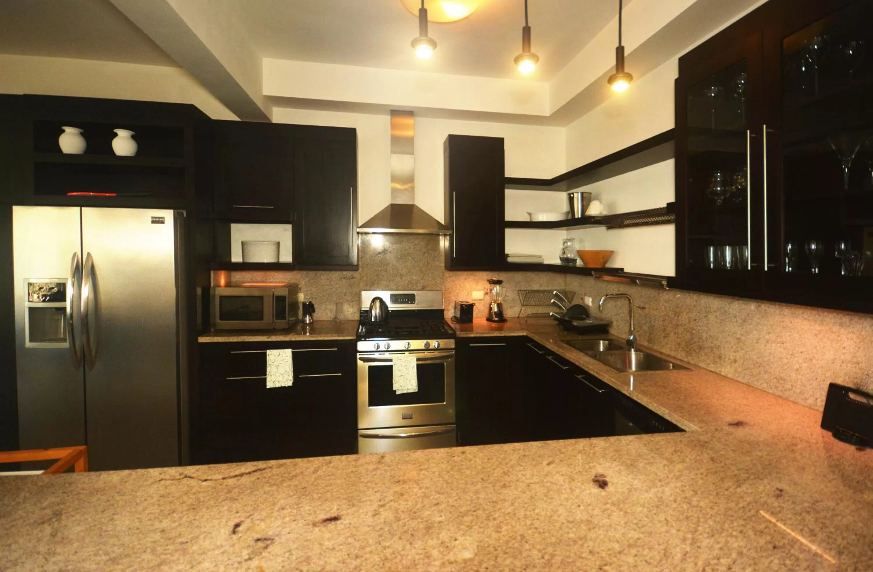 Kitchen or kitchenette in Instyle Residences at Infiniti Blu