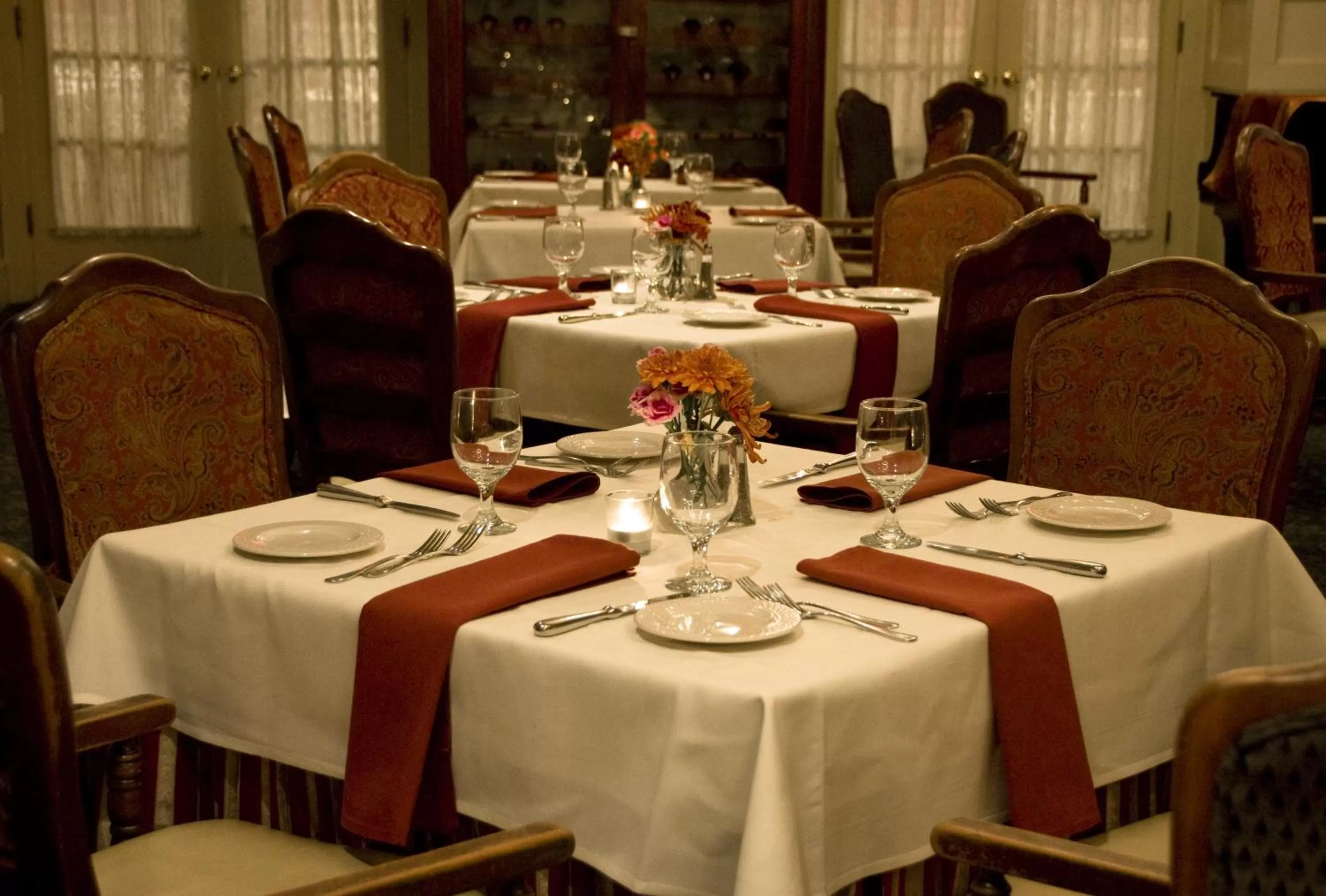 Restaurant/places to eat in Hawthorne Hotel