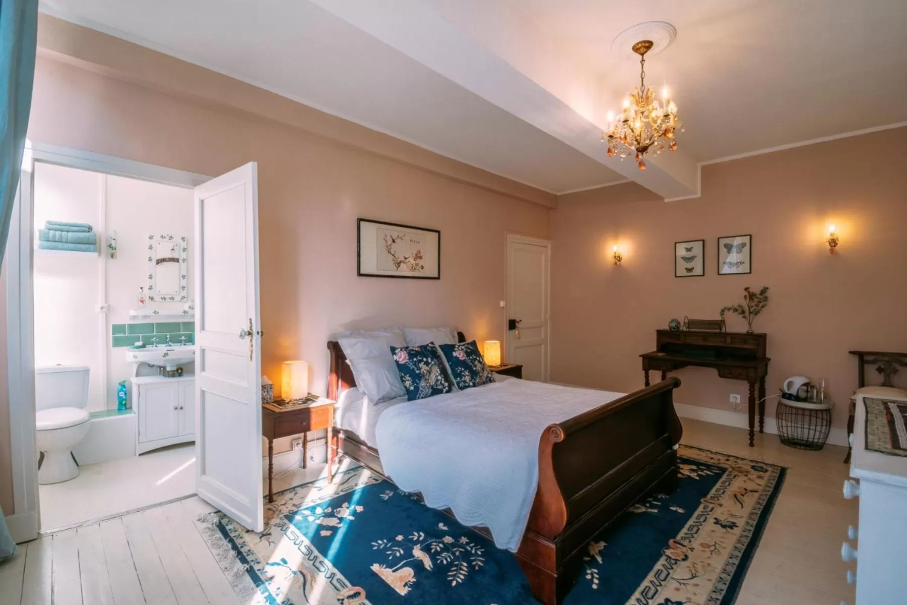 Photo of the whole room, Bed in La Maison 64 Chambre D'Hôtes