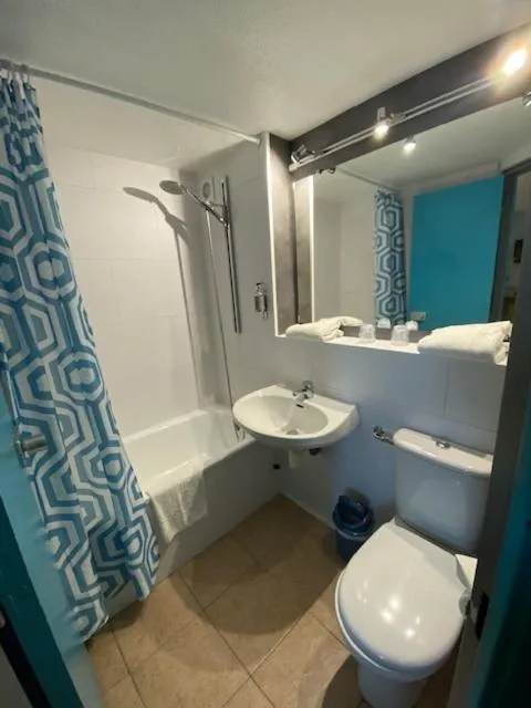Toilet in Hôtel De La Plage