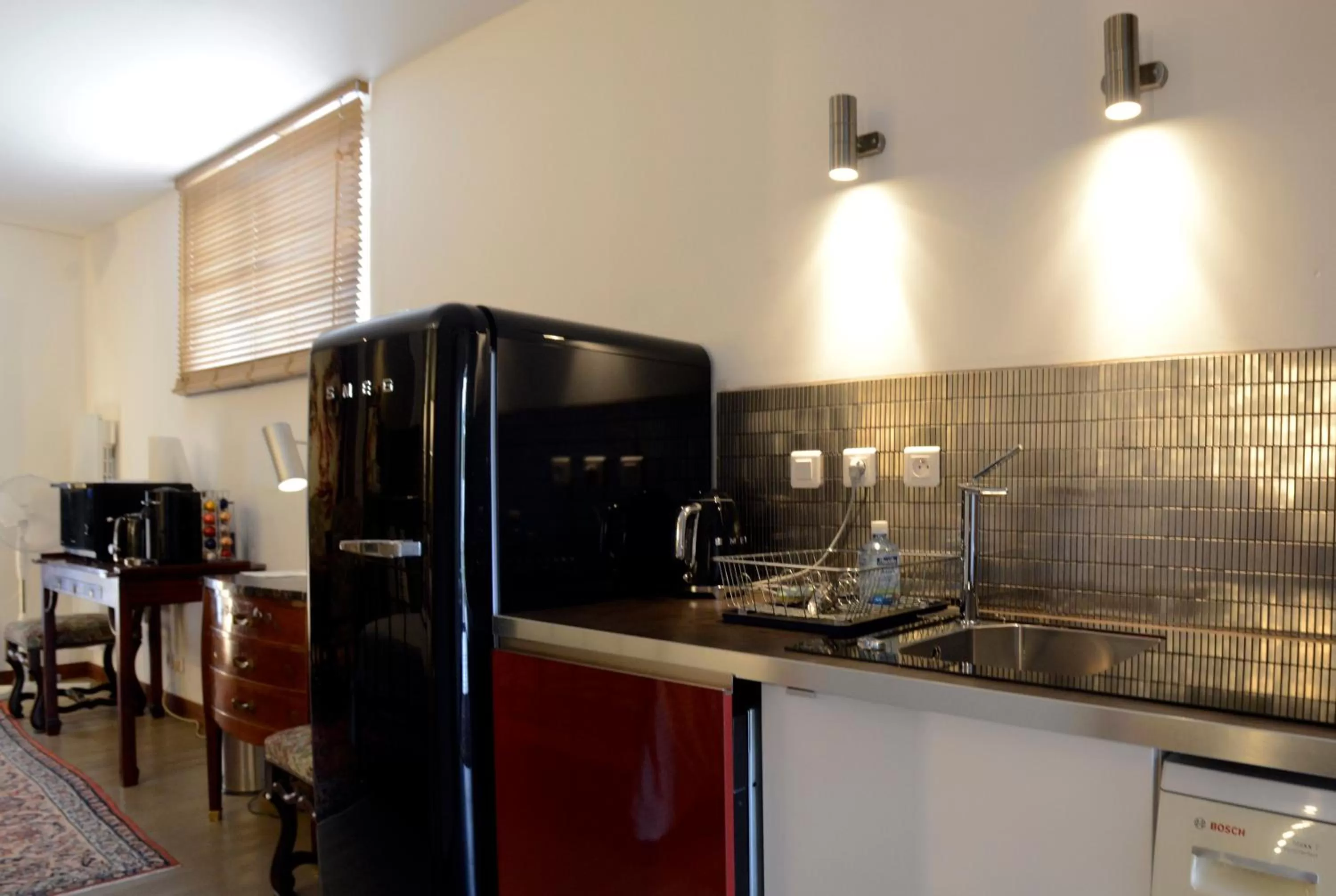 stove, Kitchen/Kitchenette in Chambres d'hôtes Vue sur la Muraille de Sens