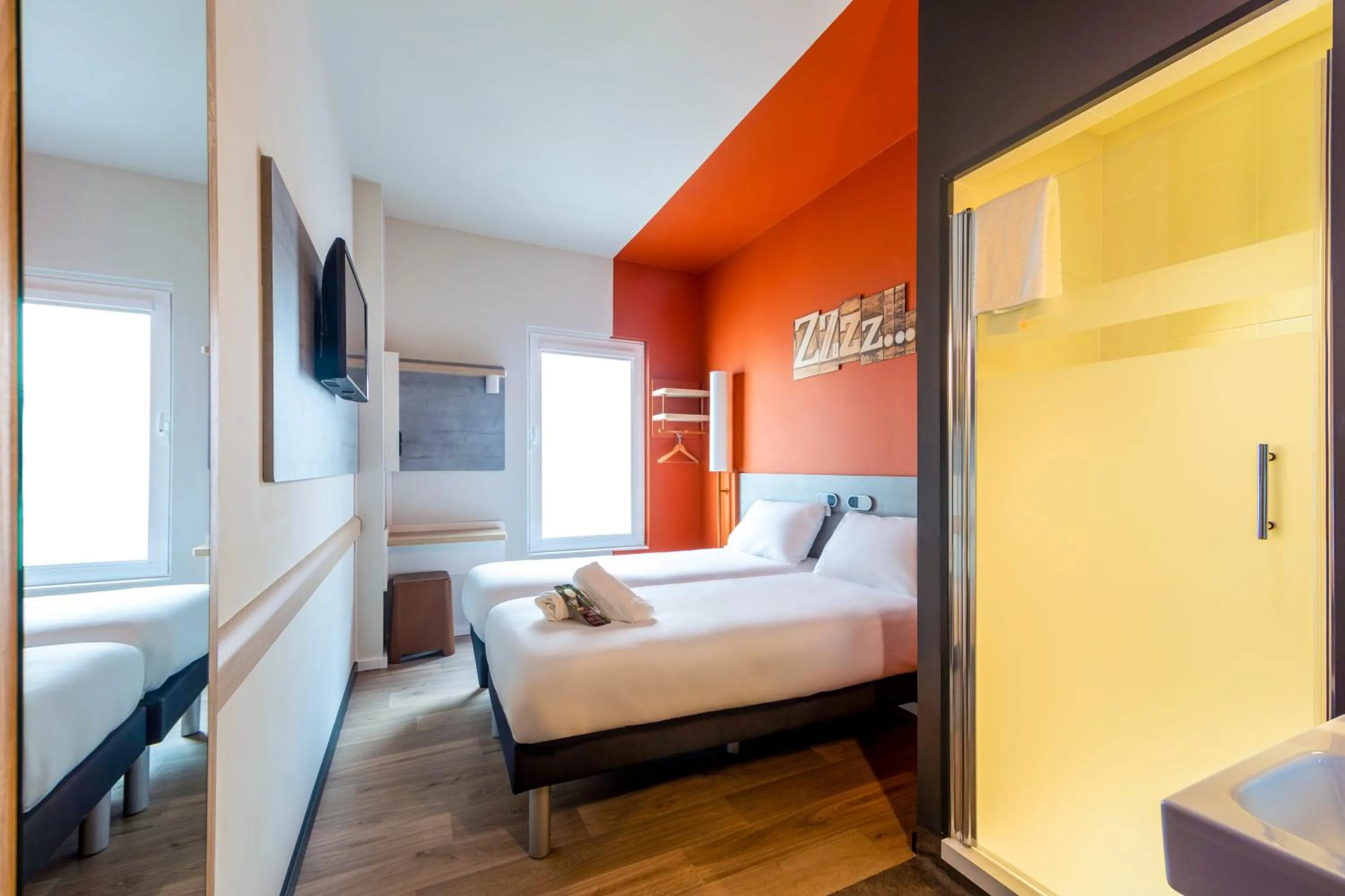 Photo of the whole room, Bed in Ibis Budget Bilbao City