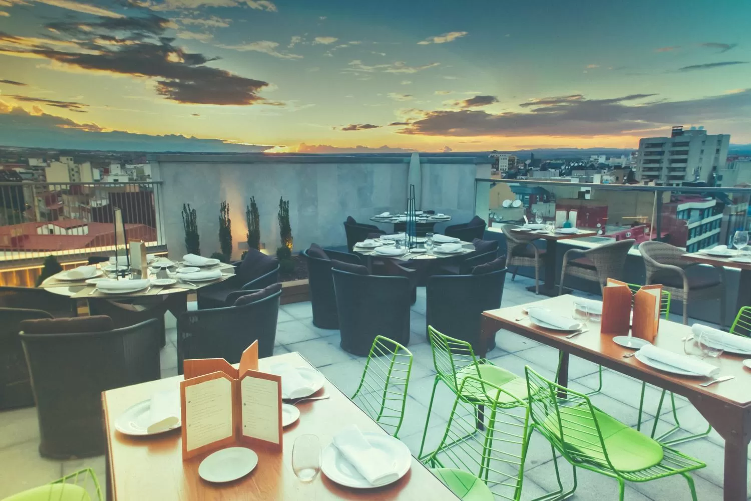 Restaurant/places to eat in Barceló León Conde Luna