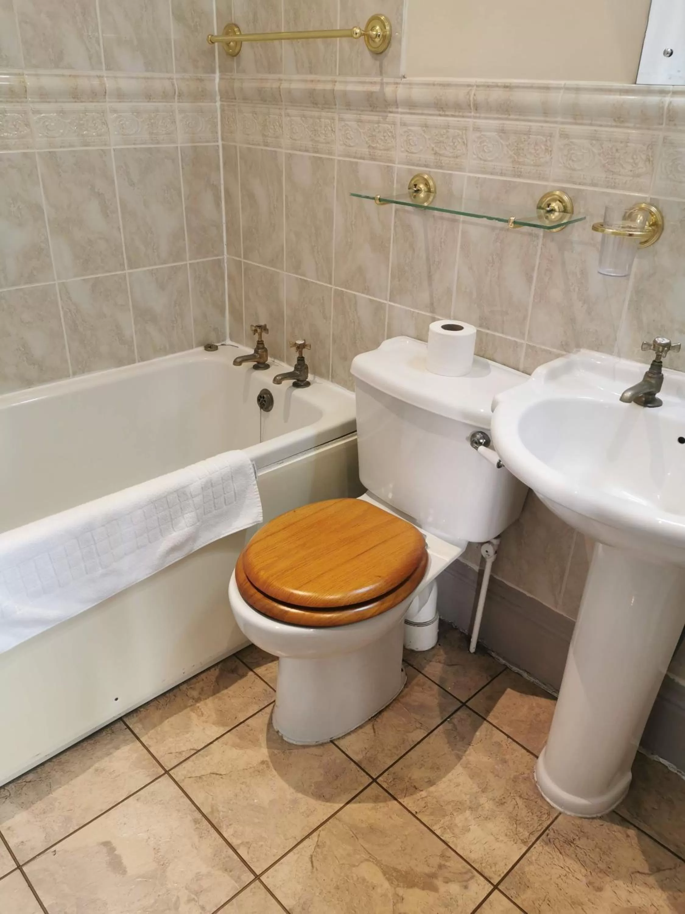 Bathroom in The Queens Hotel