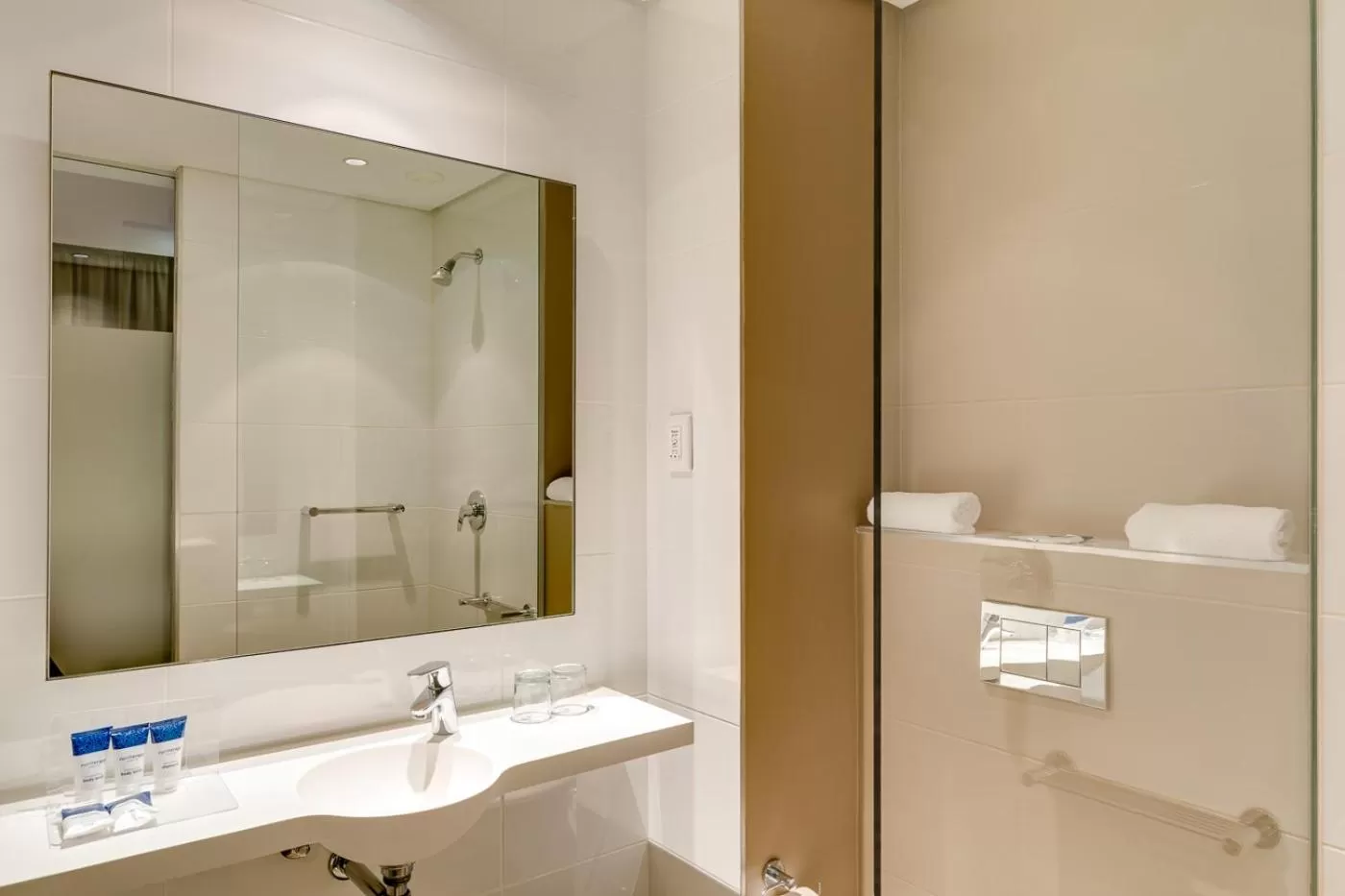 Shower in Protea Hotel by Marriott Cape Town Waterfront Breakwater Lodge