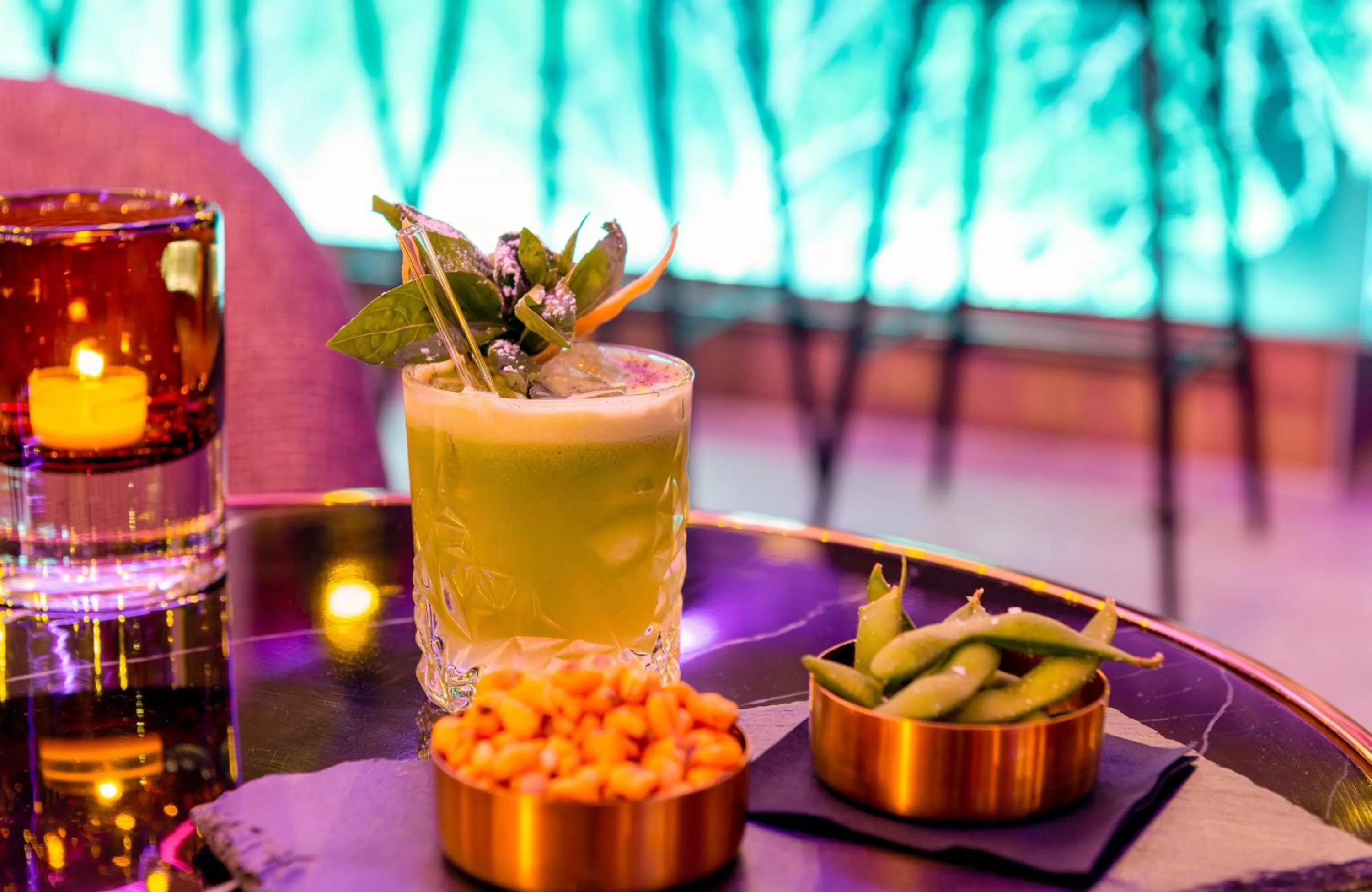 Lounge or bar in Leonardo Hotel Augsburg