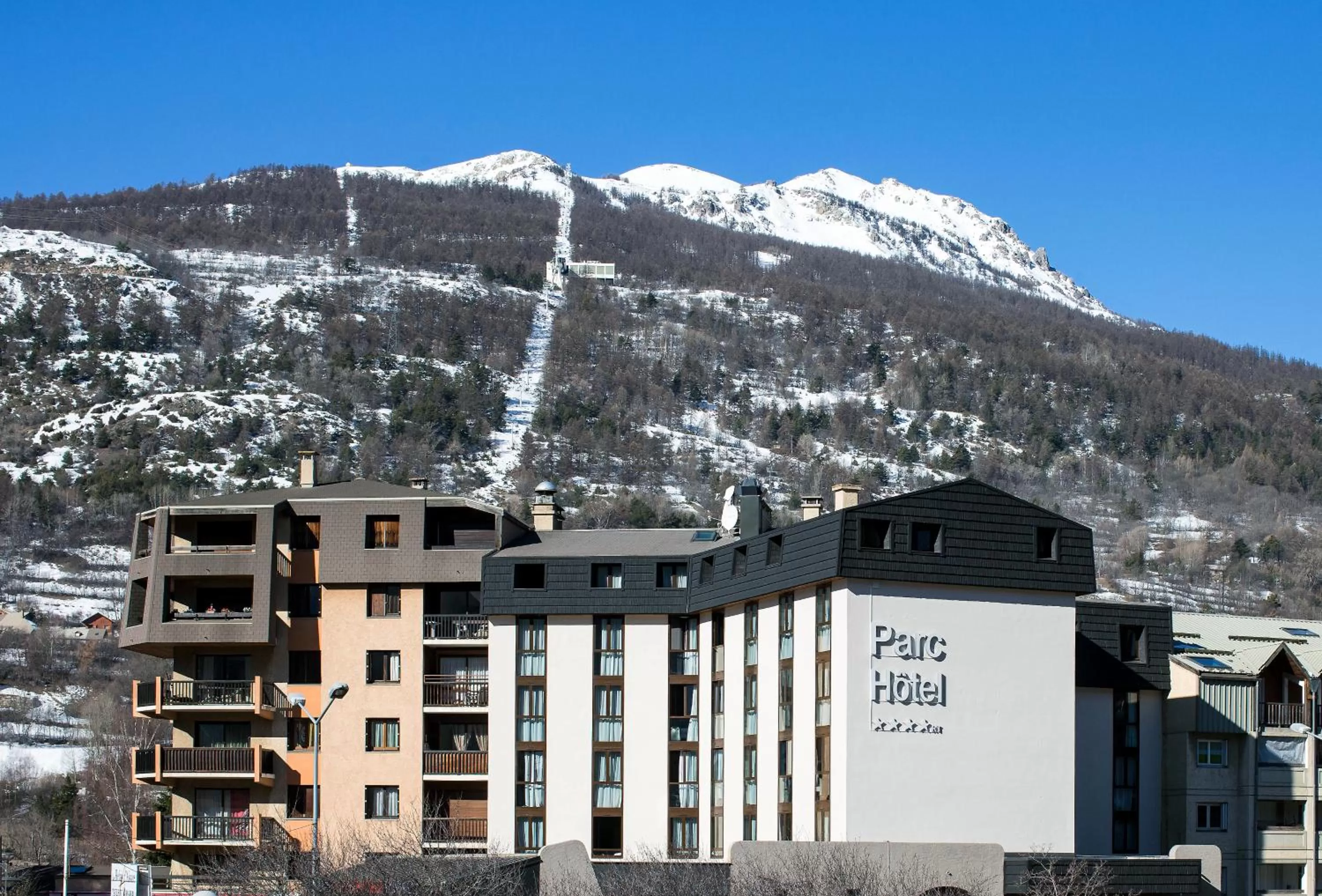 Property building in SOWELL HOTELS Le Parc & Spa