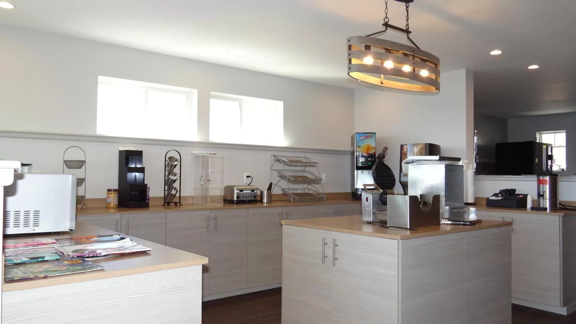 Breakfast in Ledges By the Bay