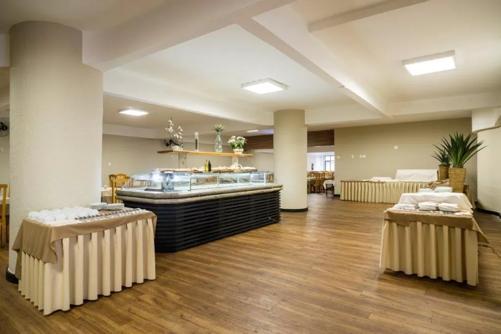 Restaurant/places to eat in Hotel Financial