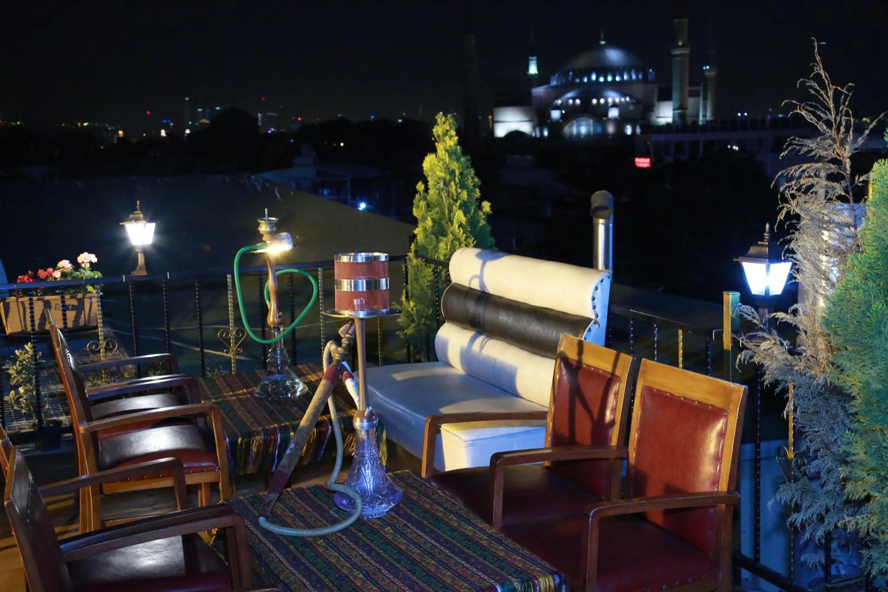 Restaurant/places to eat in Meddusa Hotel