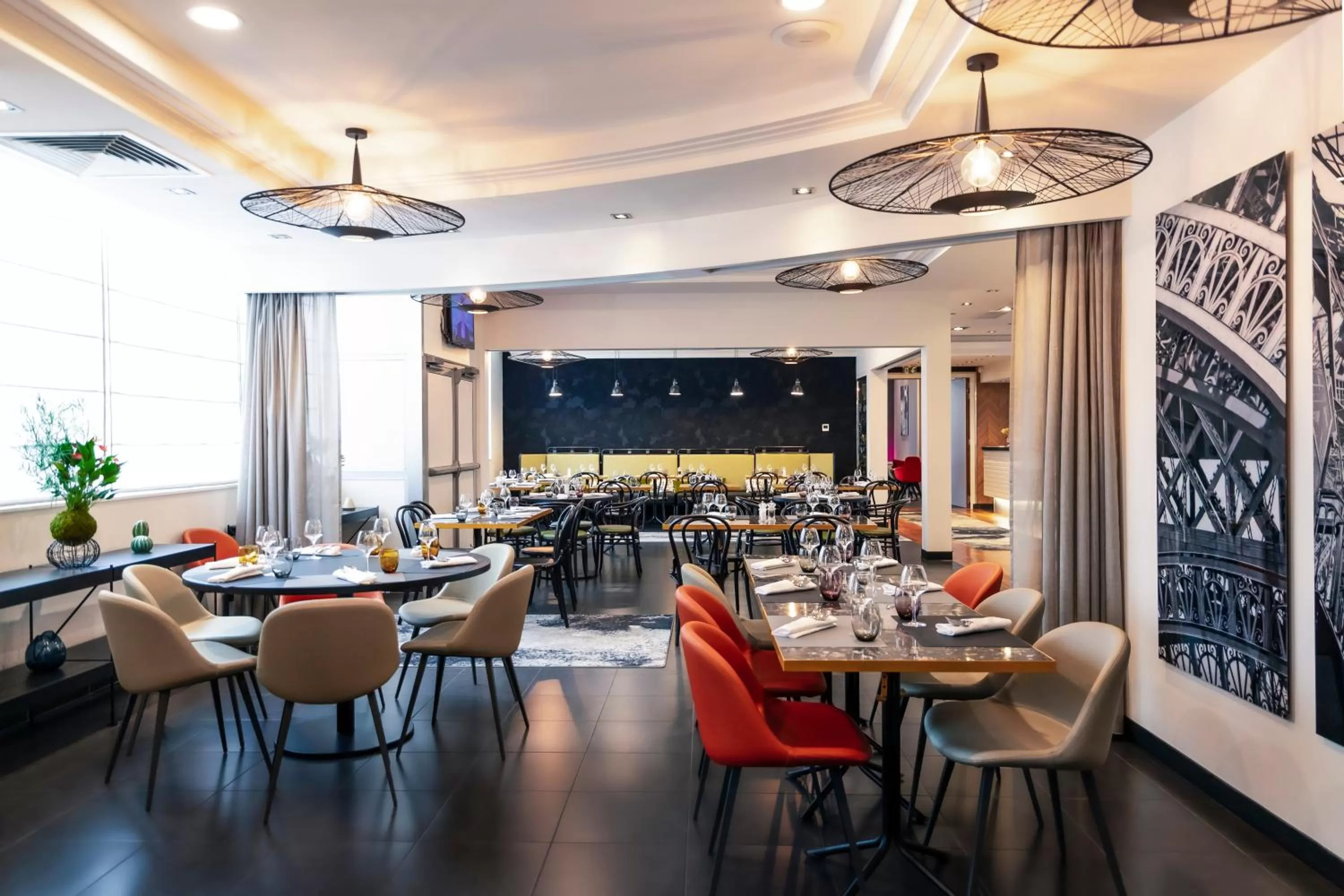 Restaurant/places to eat in Novotel Paris 17