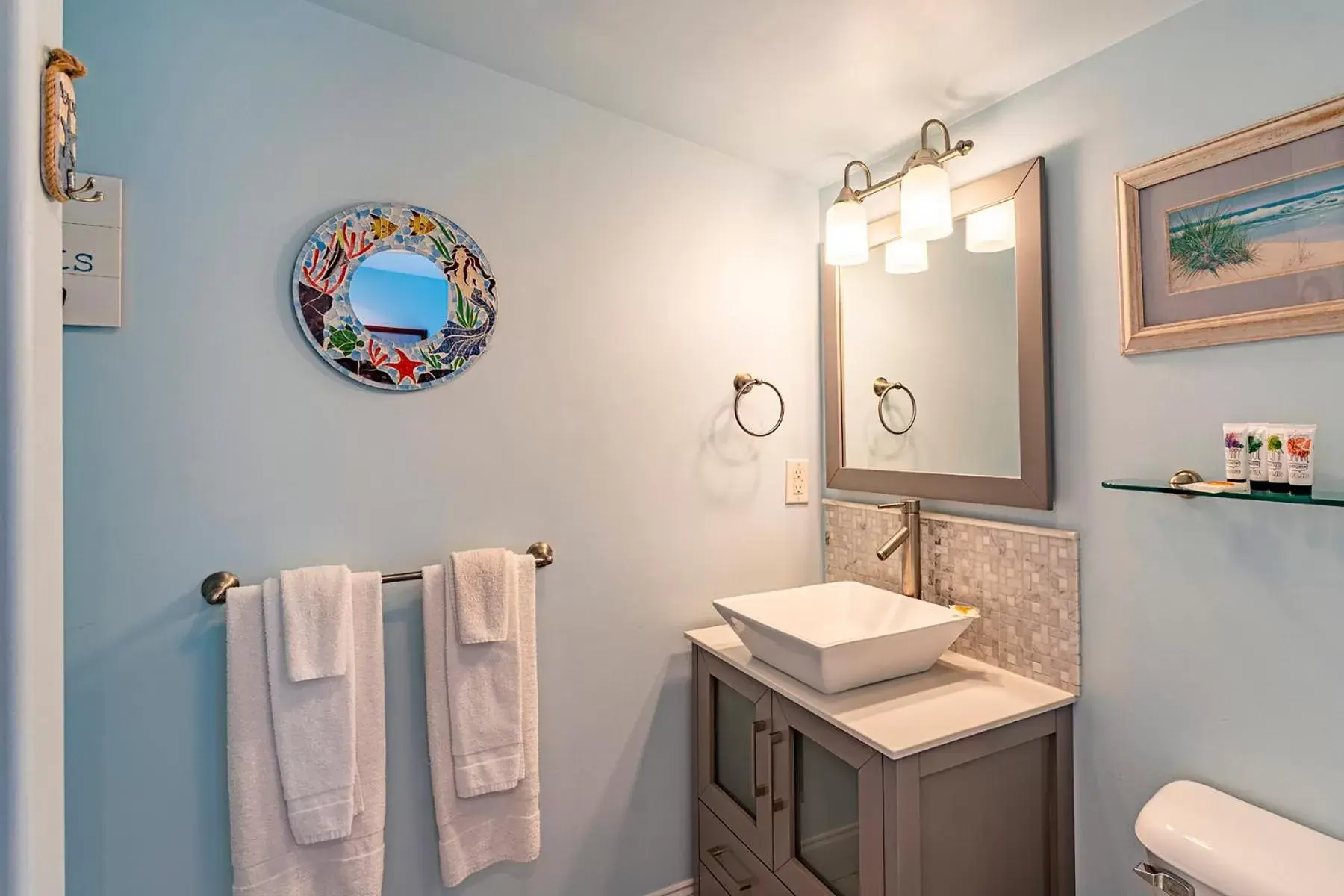 Standard King Room in Island Motel OBX Standard King Room in Island Motel OBX