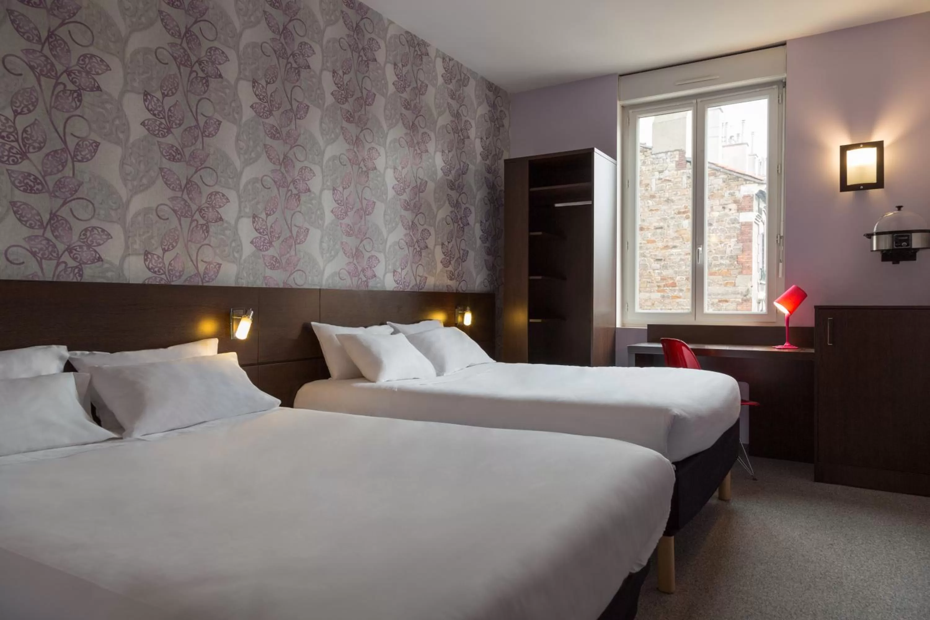 Bedroom, Bed in Urban Style, Hôtel Le Cheval Noir, Saint-Étienne