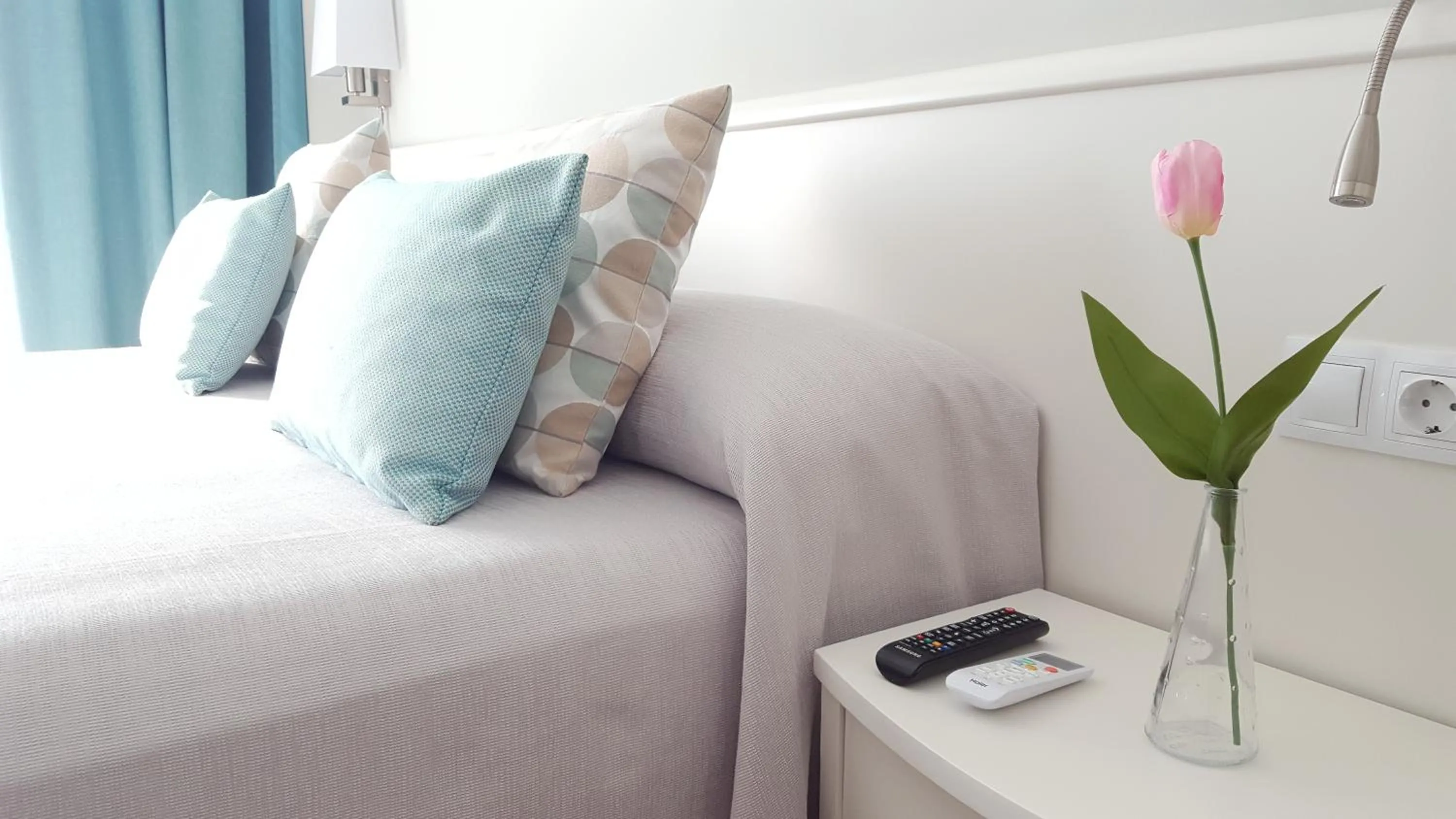 Deluxe Double or Twin Room with Sea View in Hotel Creta Paguera