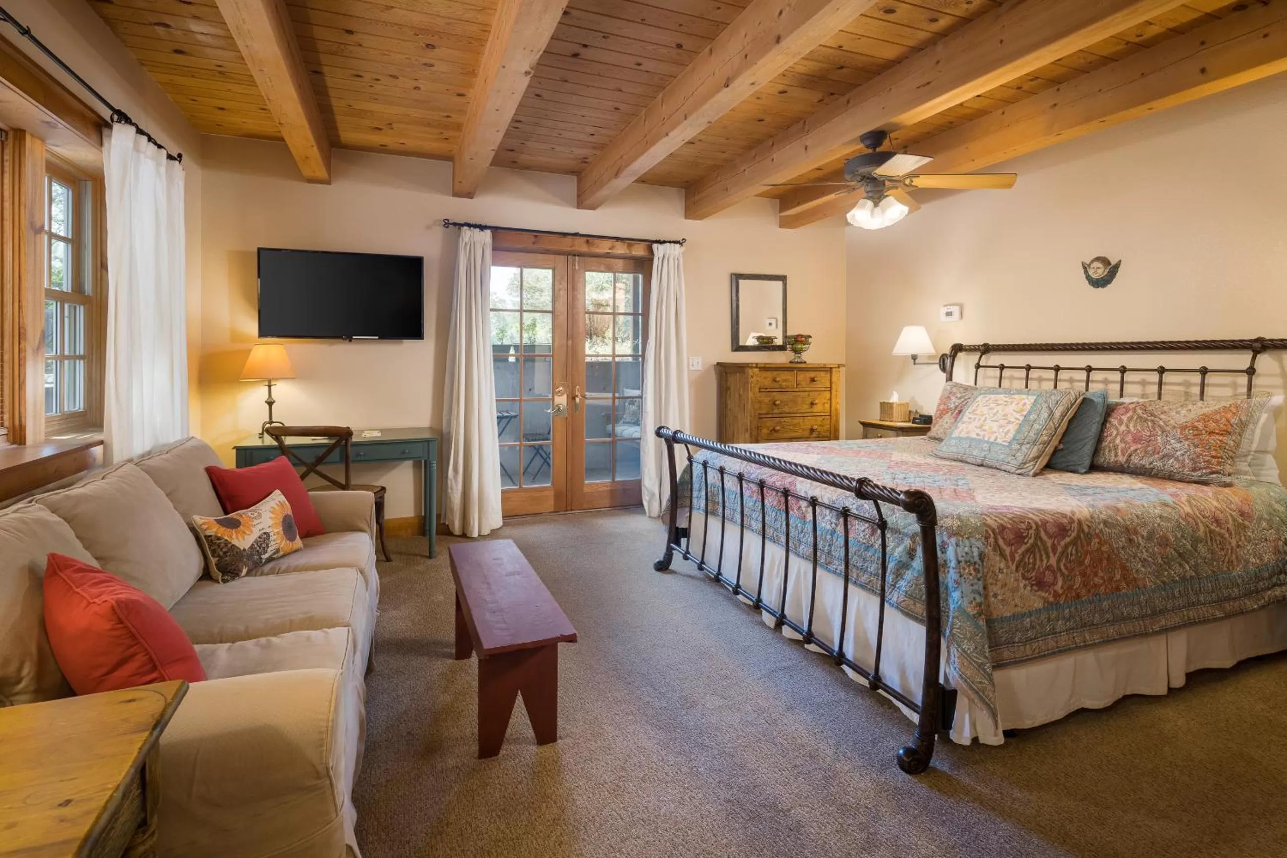 Bedroom, Bed in Sunflower Hill Inn