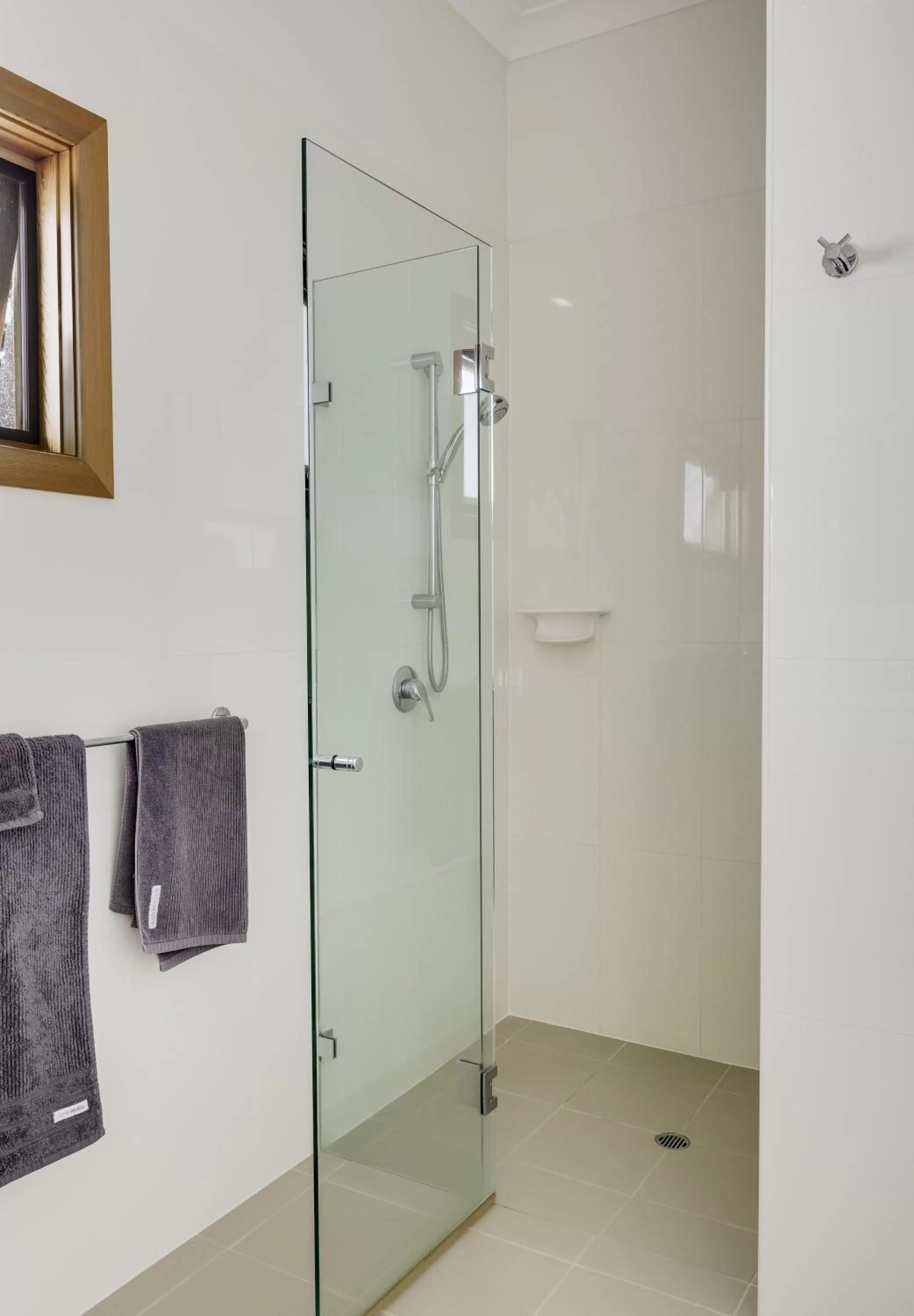 Shower, Bathroom in Seascape Retreat