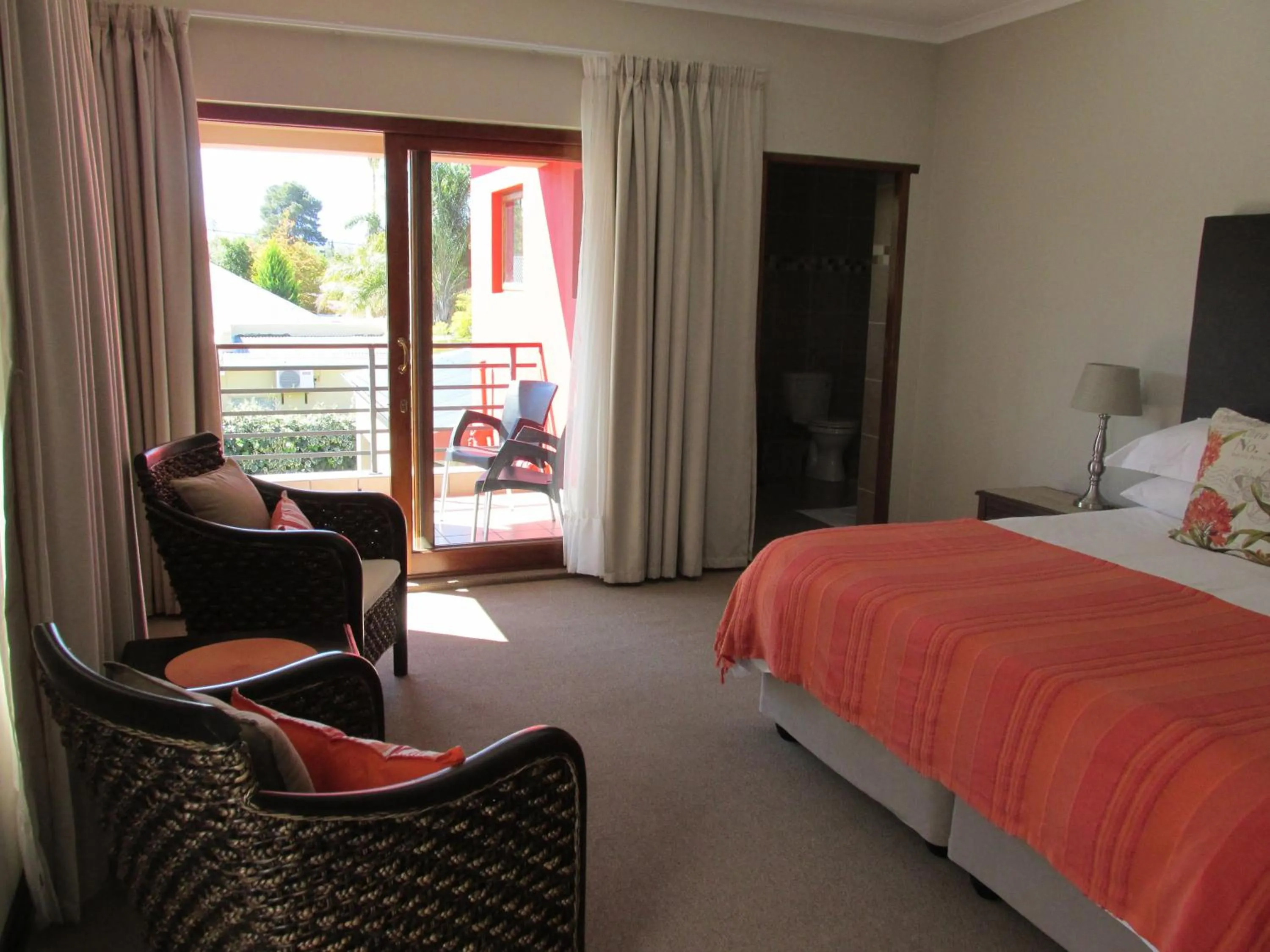 Bed in Karoo Sun Guest House