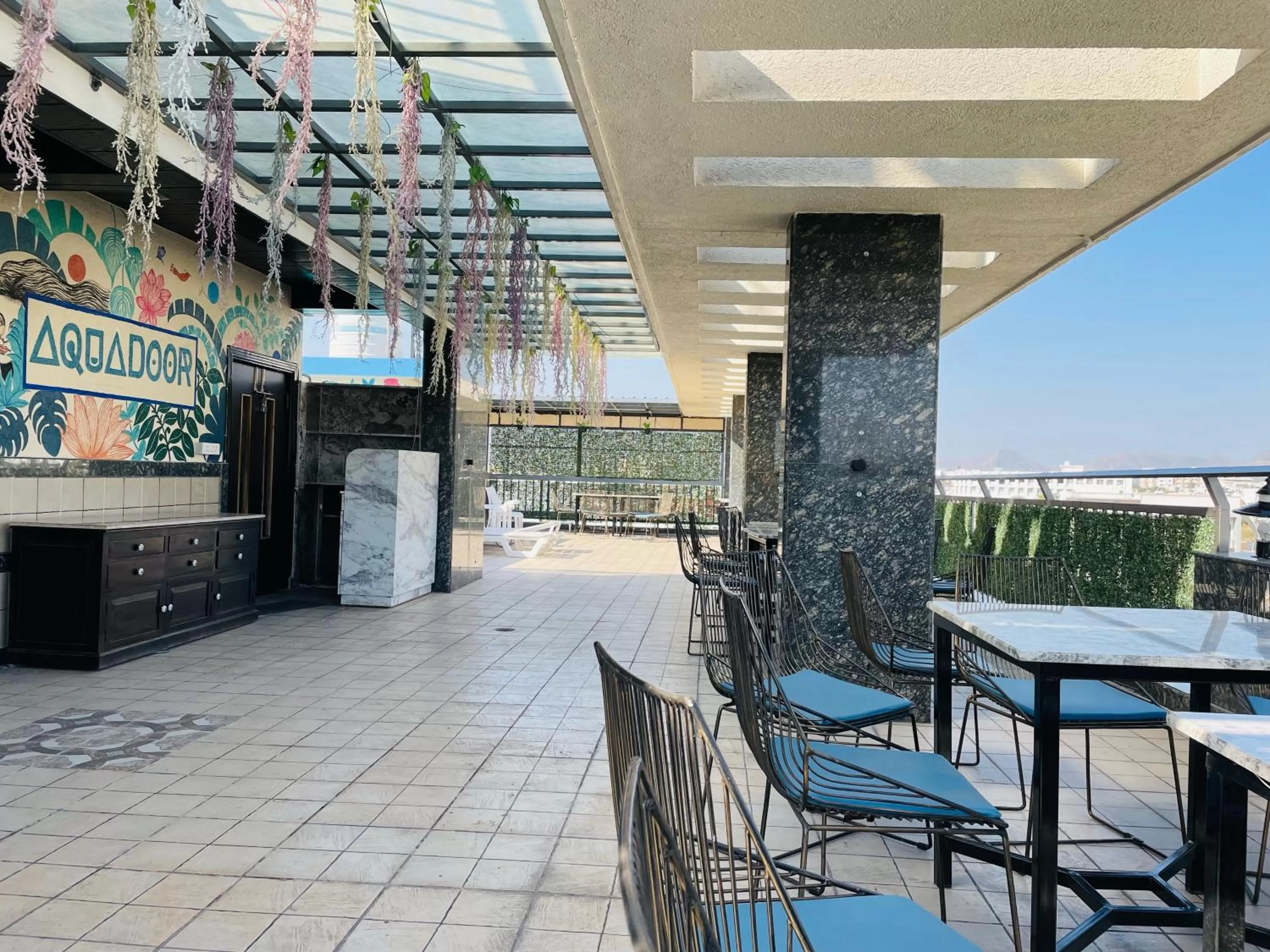 Restaurant/places to eat in Clover Inn