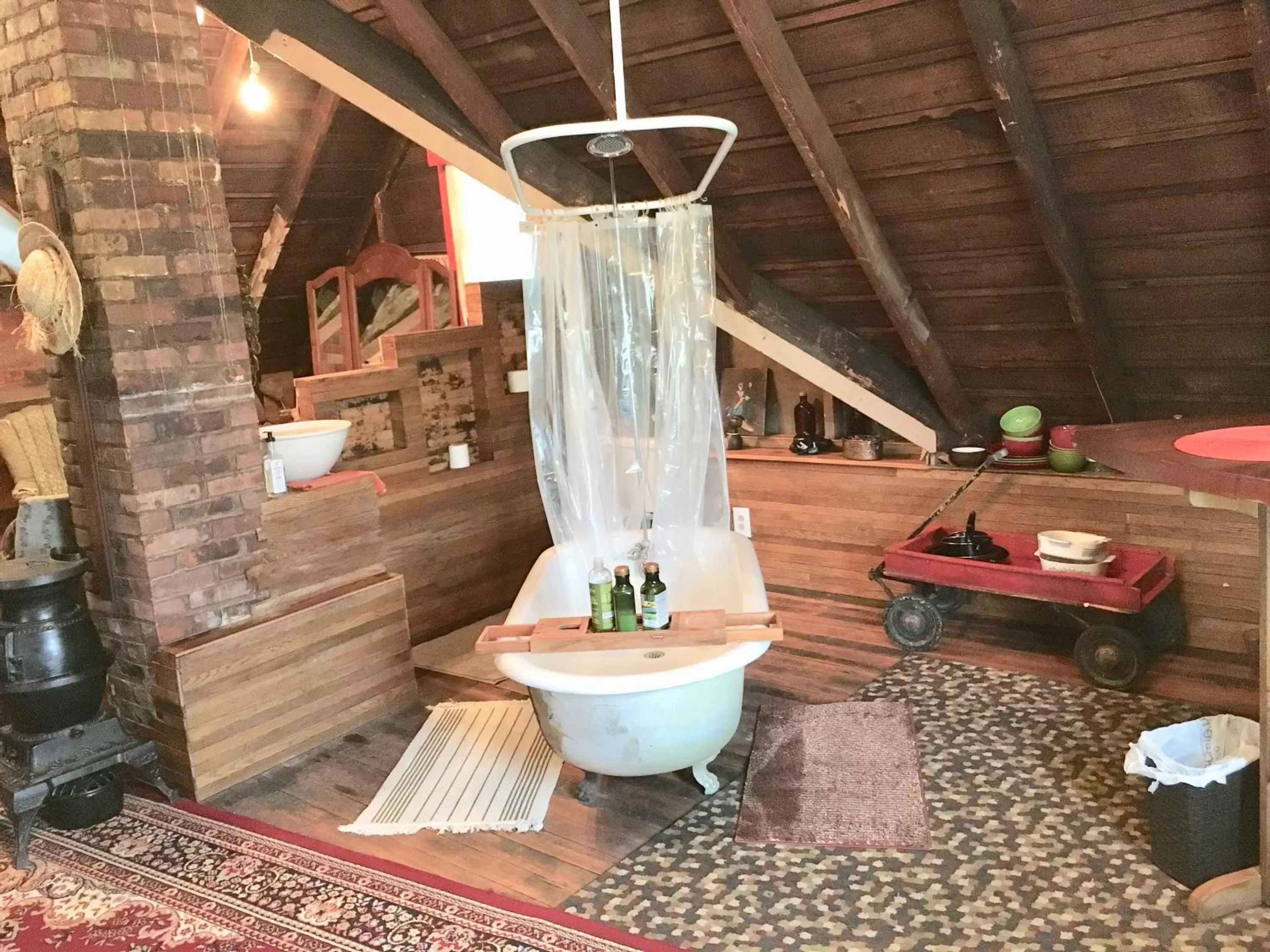 Bathroom in Aaron House of Niagara Falls