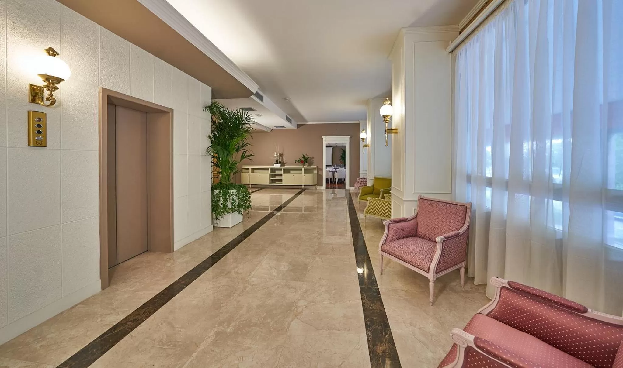 Seating area in Hotel Astoria