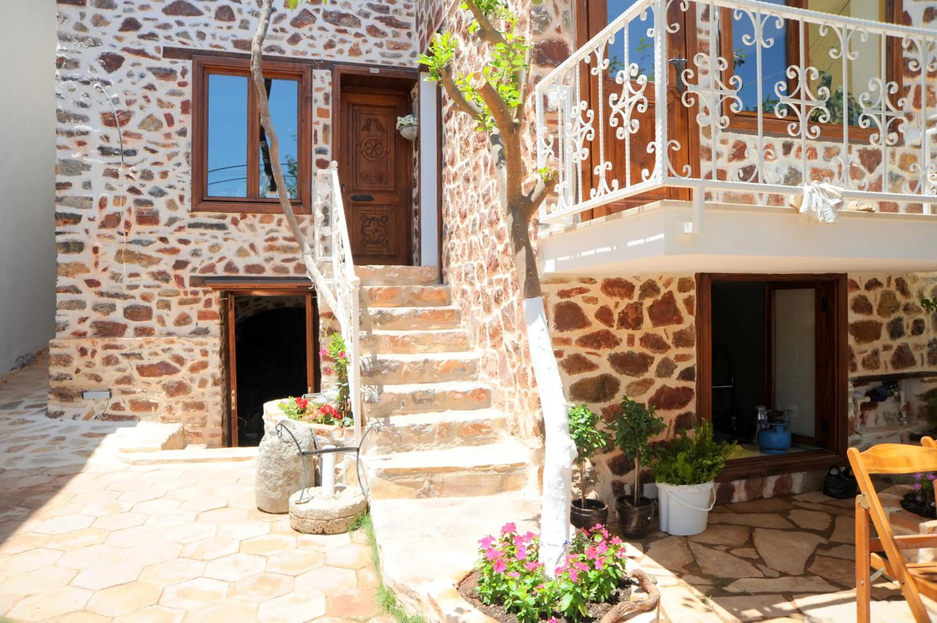 Facade/entrance in Lemon Villa Hotel