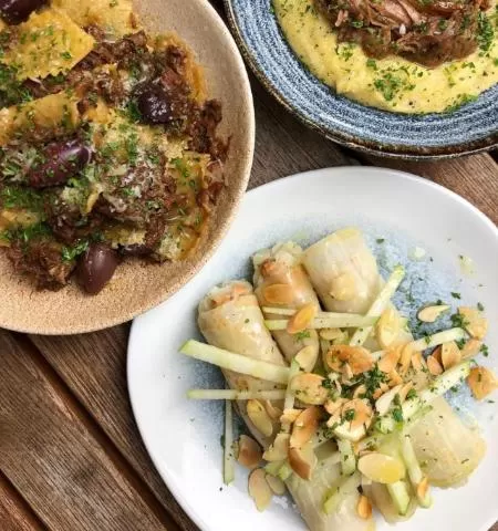 Food and drinks in The Plume of Feathers