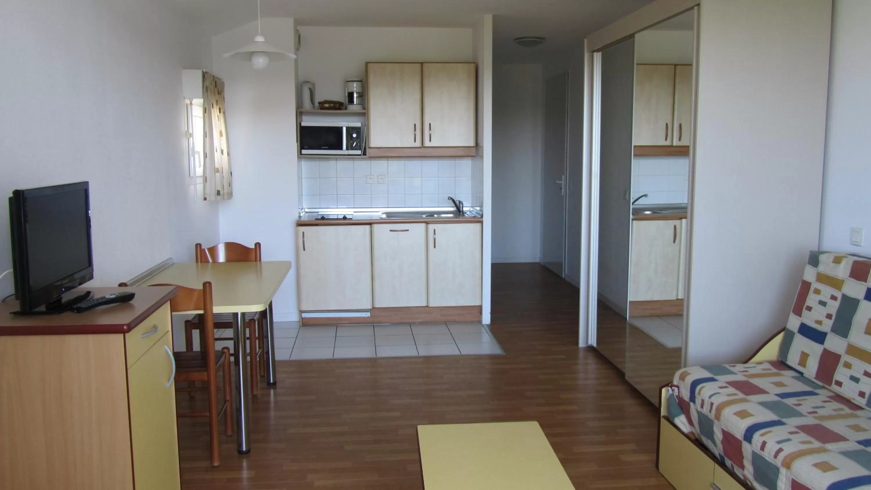 Kitchen or kitchenette in Résidence Mer & Golf Ilbarritz